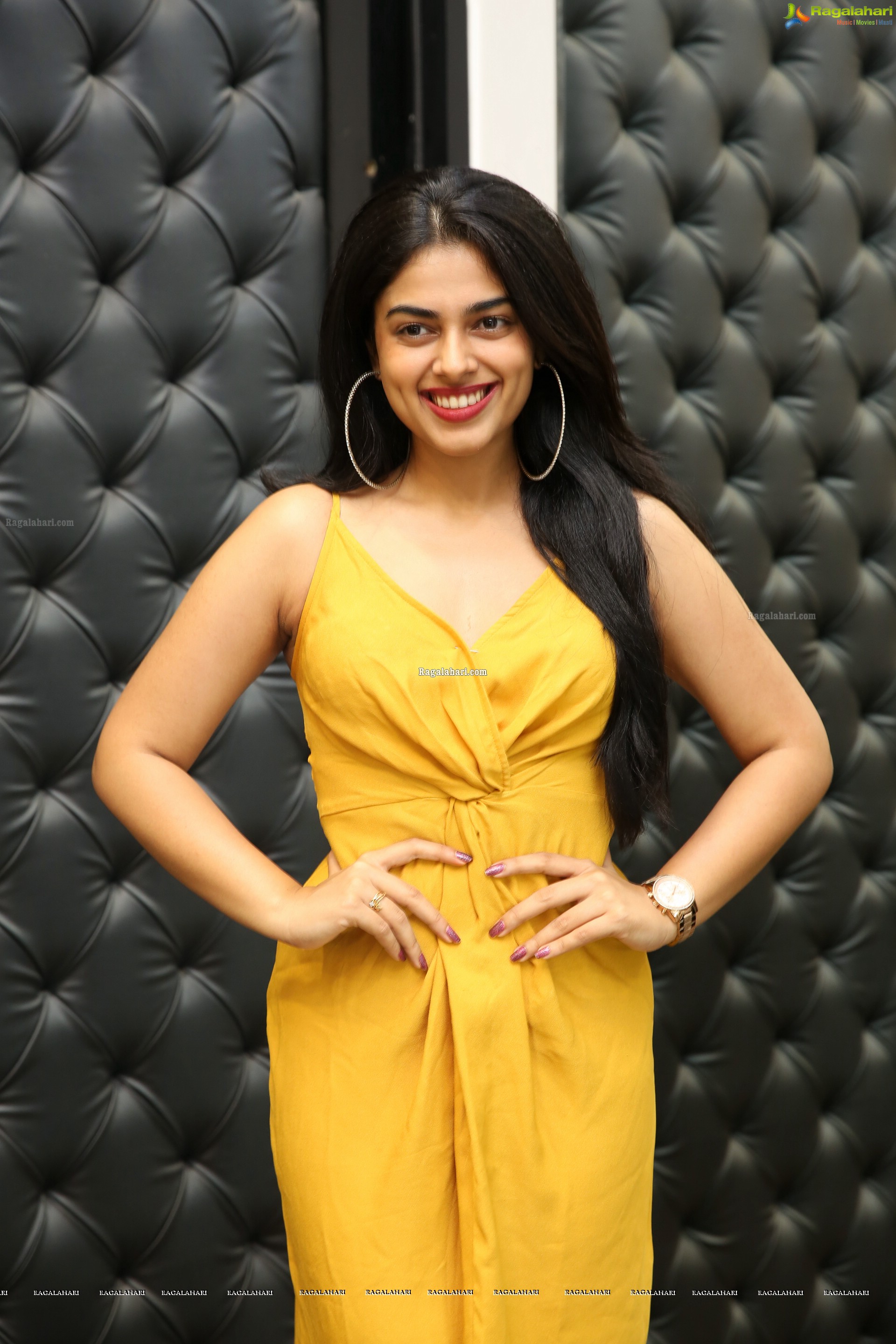 Siddhi Idnani @ Bajaj Electronics Lucky Draw Event - HD Gallery