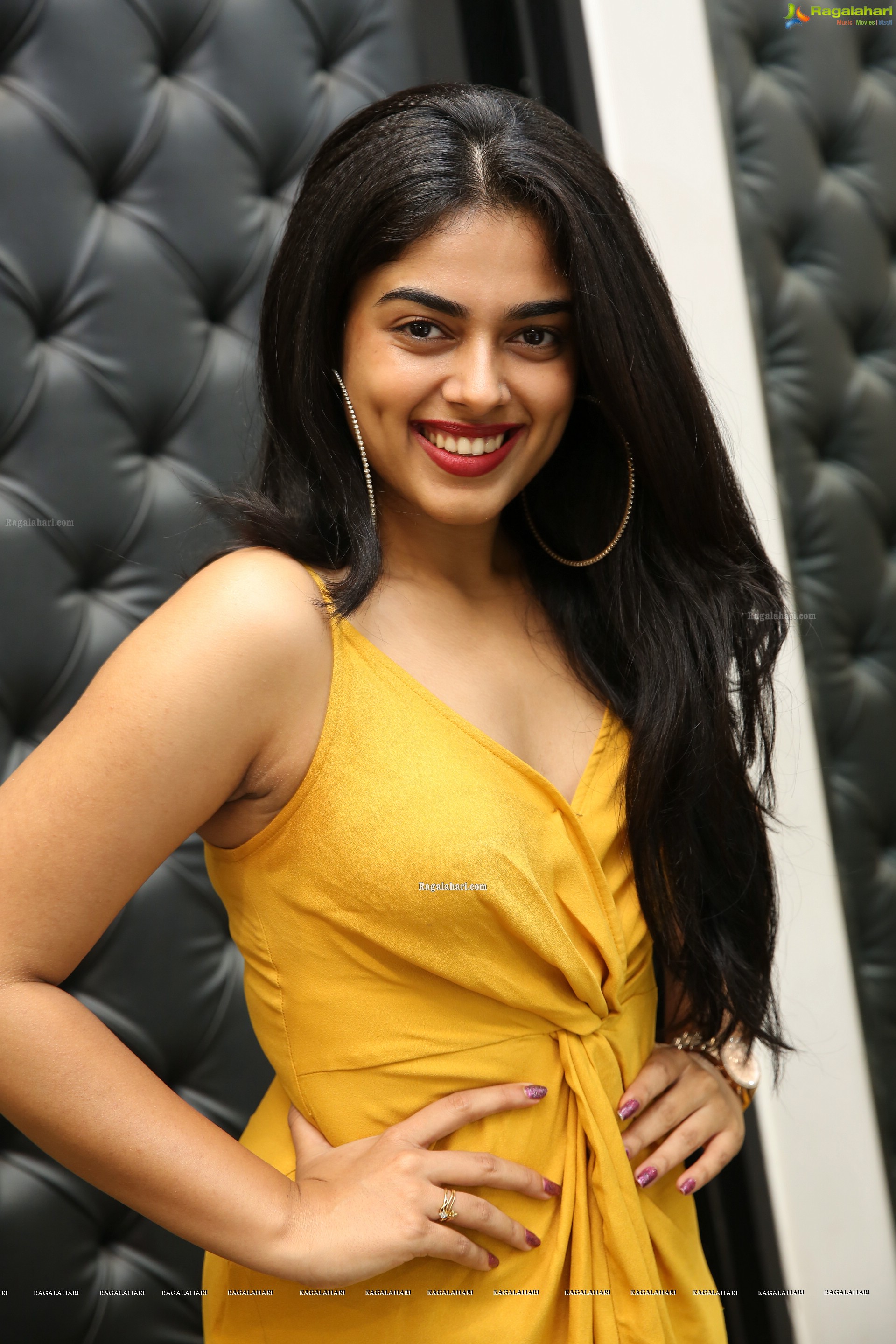 Siddhi Idnani @ Bajaj Electronics Lucky Draw Event - HD Gallery