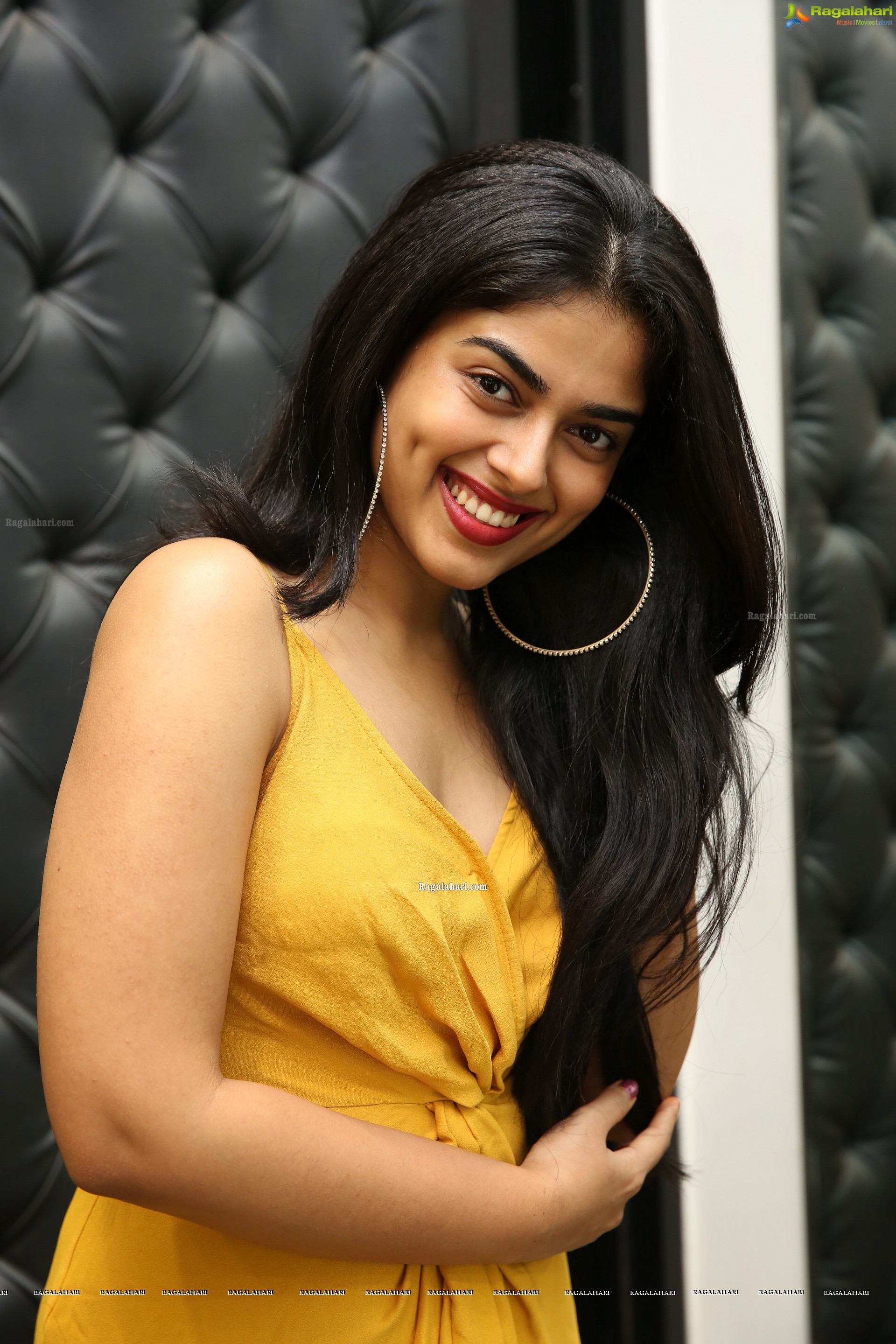 Siddhi Idnani @ Bajaj Electronics Lucky Draw Event - HD Gallery