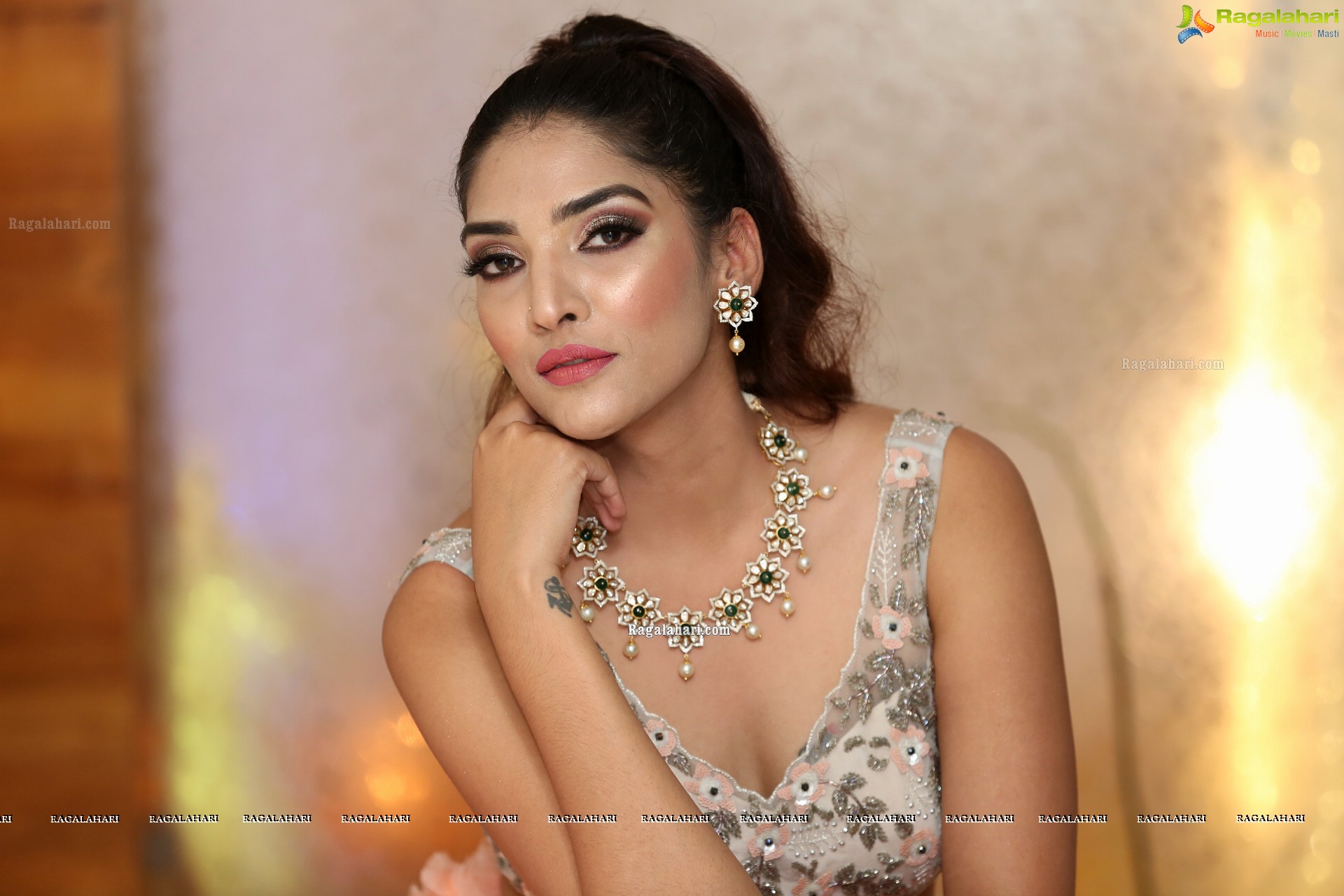 Supraja Narayan @ Deepthi Ganesh Winter Collection Showcase - HD Gallery