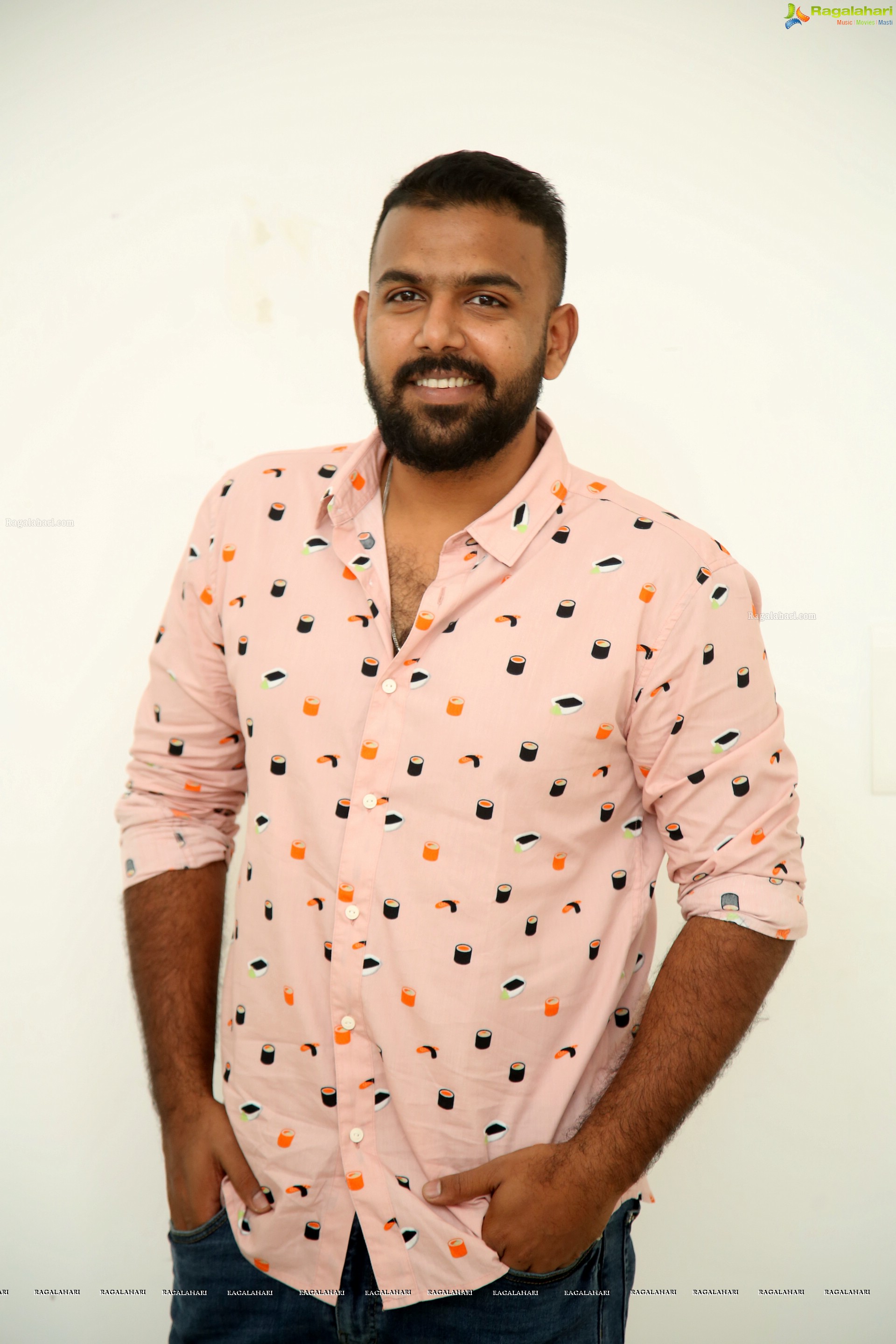 Tharun Bhascker @ Meeku Mathrame Cheptha Interview - HD Gallery