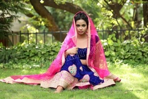 Chandana Koppisetti in Royal Blue With Pink Half Saree Lehenga ...
