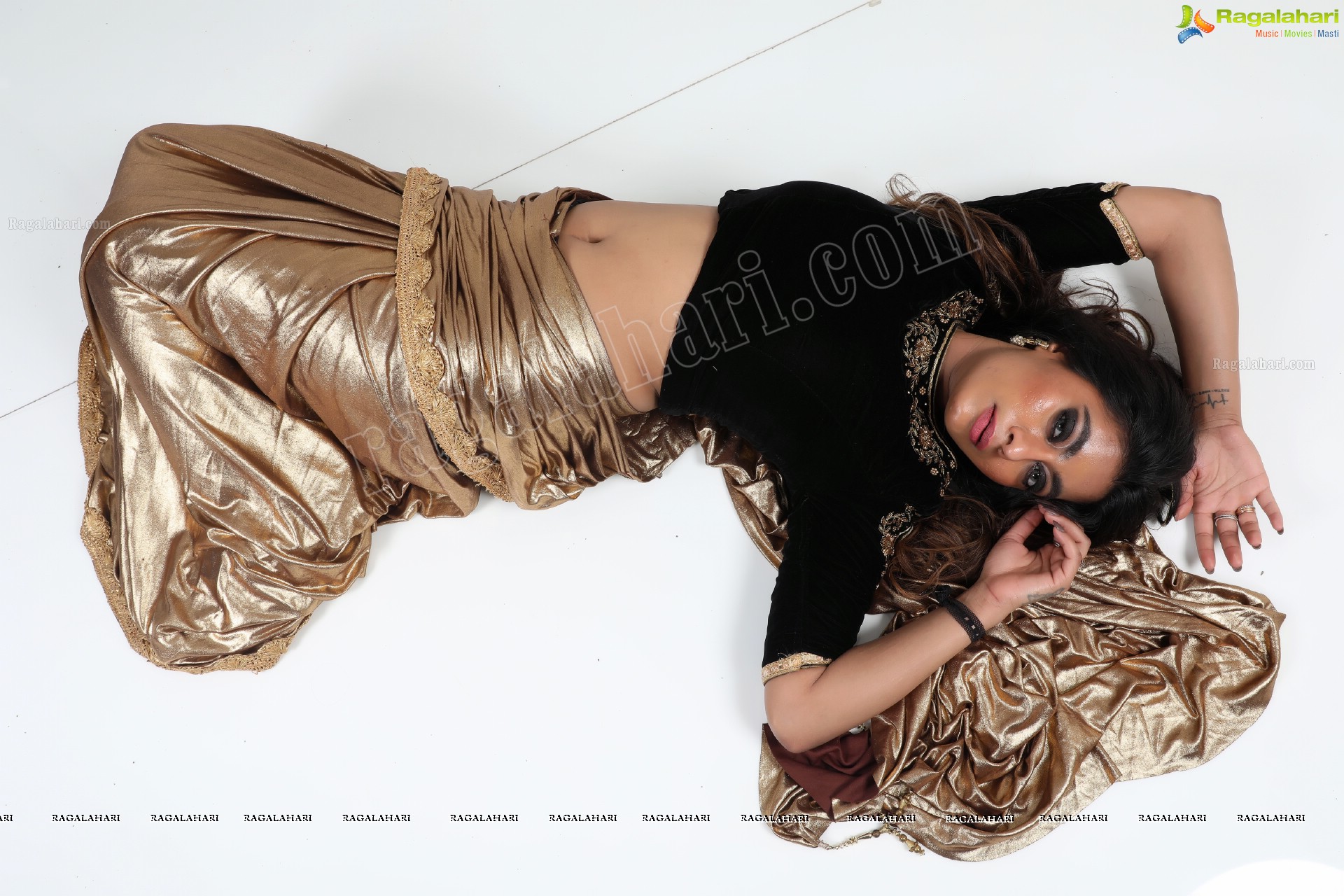 Monica Thompson (Exclusive Photo Shoot) (High Definition Photos)