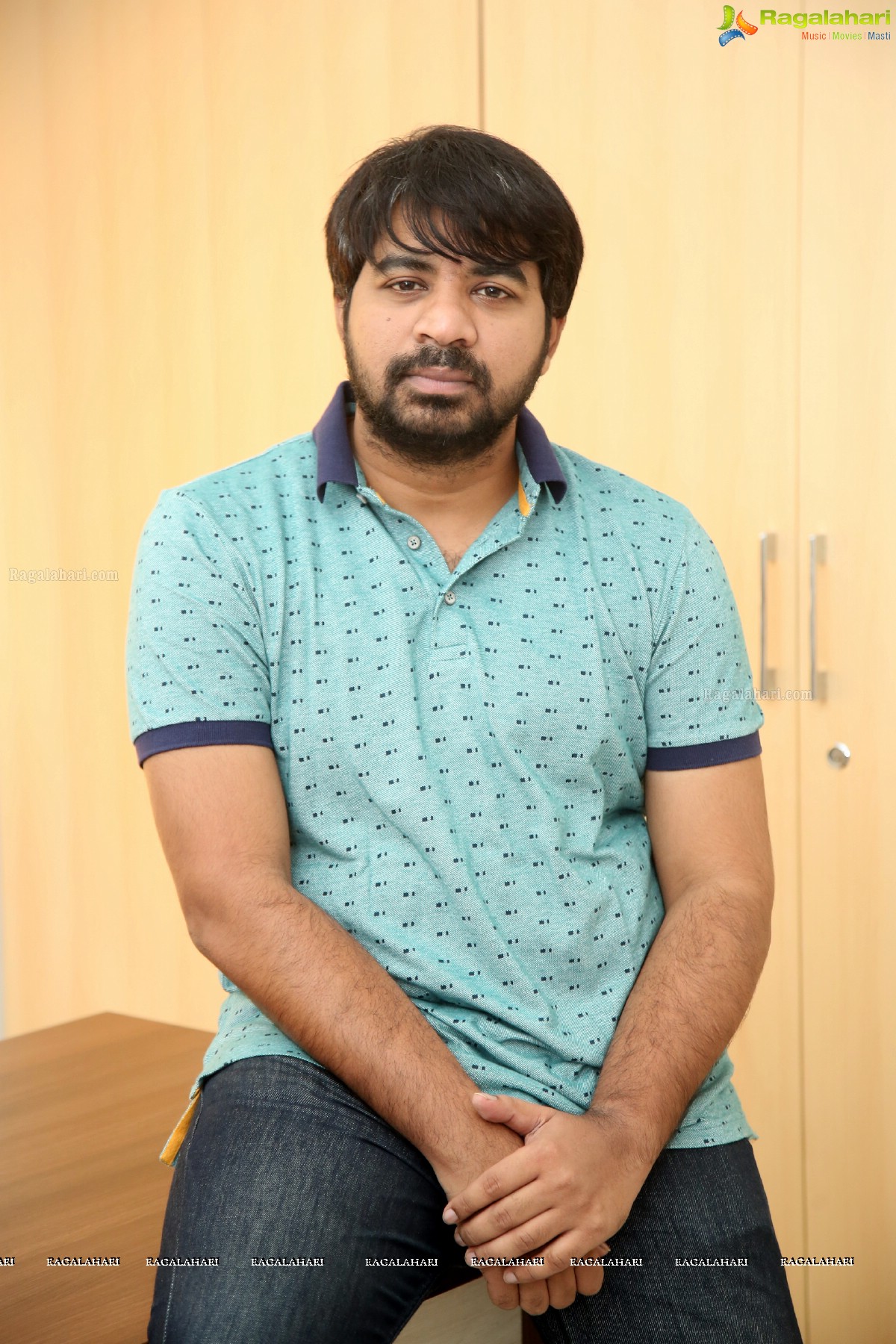 Abhinav Gomatam at Meeku Mathrame Cheptha Interview