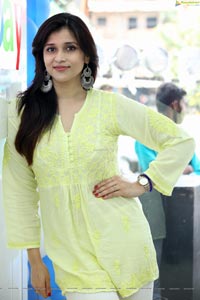 Mannara Chopra at Cellbay 55th Store Launch