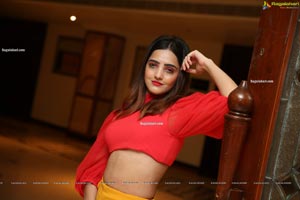 Pooja Thakur at Sutraa Select Diwali Special Exhibition