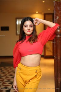 Pooja Thakur at Sutraa Select Diwali Special Exhibition