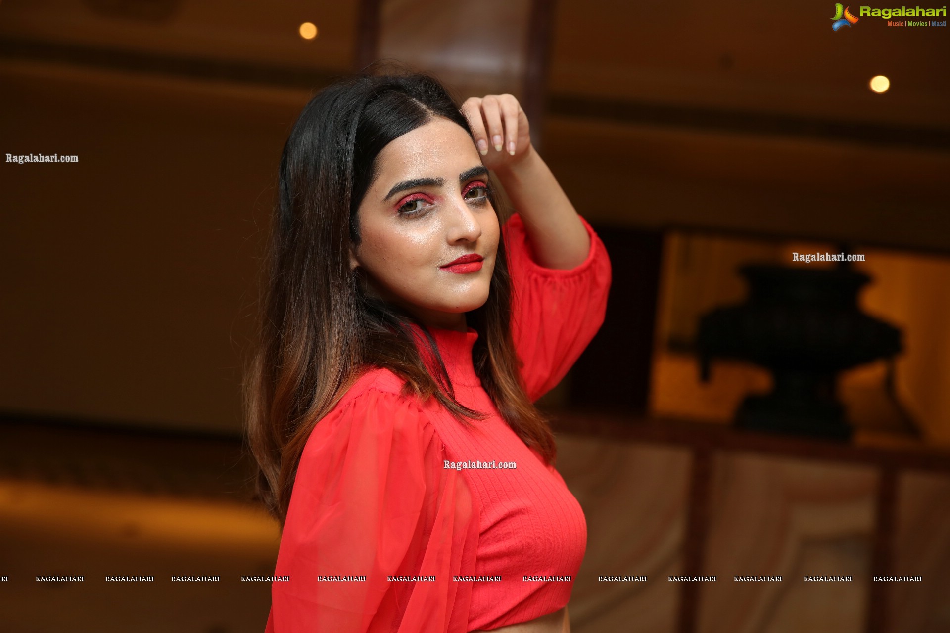 Pooja Thakur at Sutraa Select Diwali Special Exhibition 2020, HD Gallery