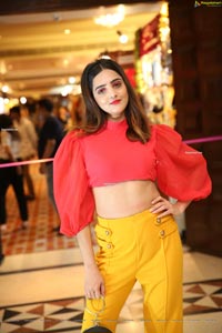 Pooja Thakur at Sutraa Select Diwali Special Exhibition