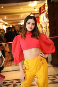 Pooja Thakur at Sutraa Select Diwali Special Exhibition