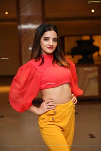 Pooja Thakur at Sutraa Select Diwali Special Exhibition