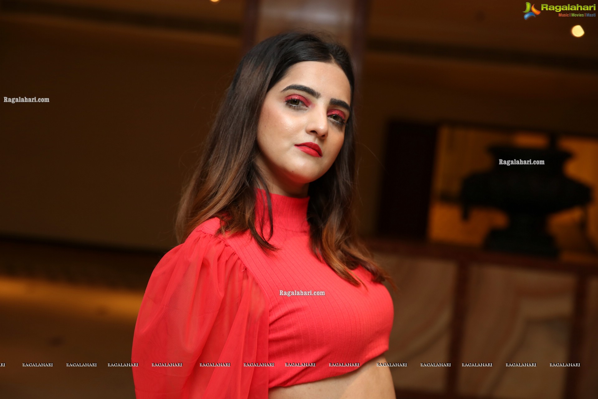 Pooja Thakur at Sutraa Select Diwali Special Exhibition 2020, HD Gallery