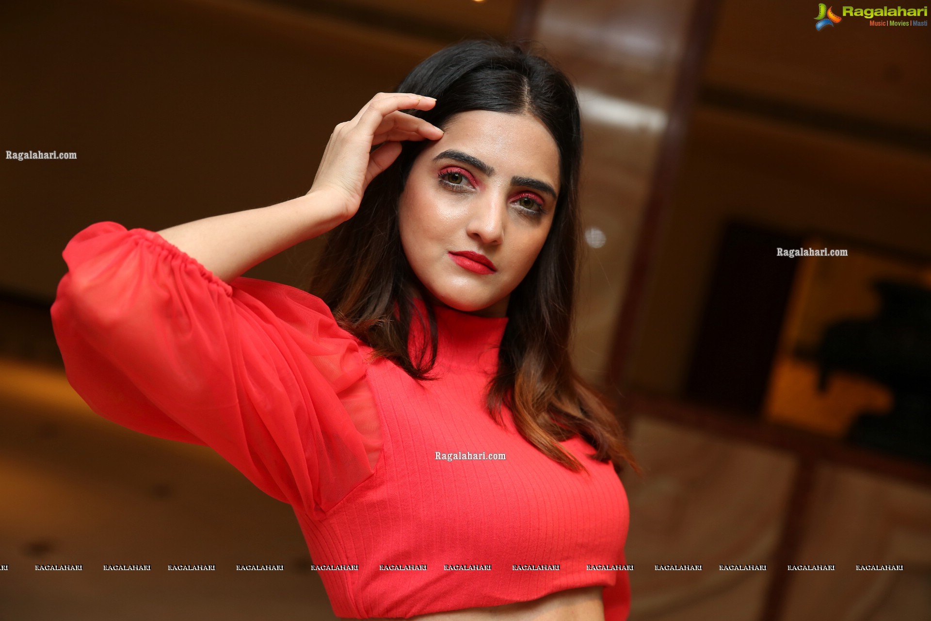 Pooja Thakur at Sutraa Select Diwali Special Exhibition 2020, HD Gallery