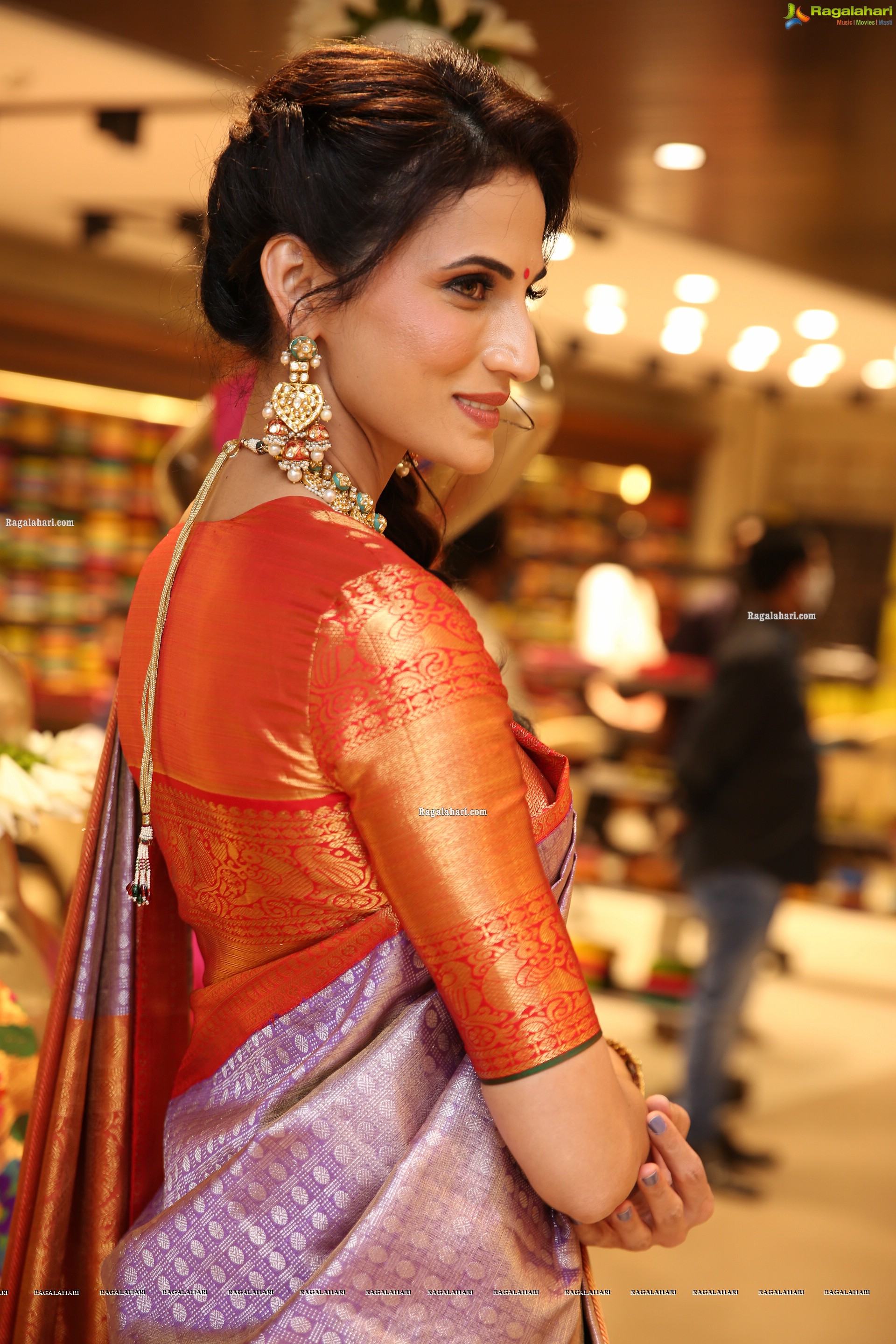 Shilpa Reddy at VRK Heritage New Store Launch at Jubilee Hills, HD Gallery