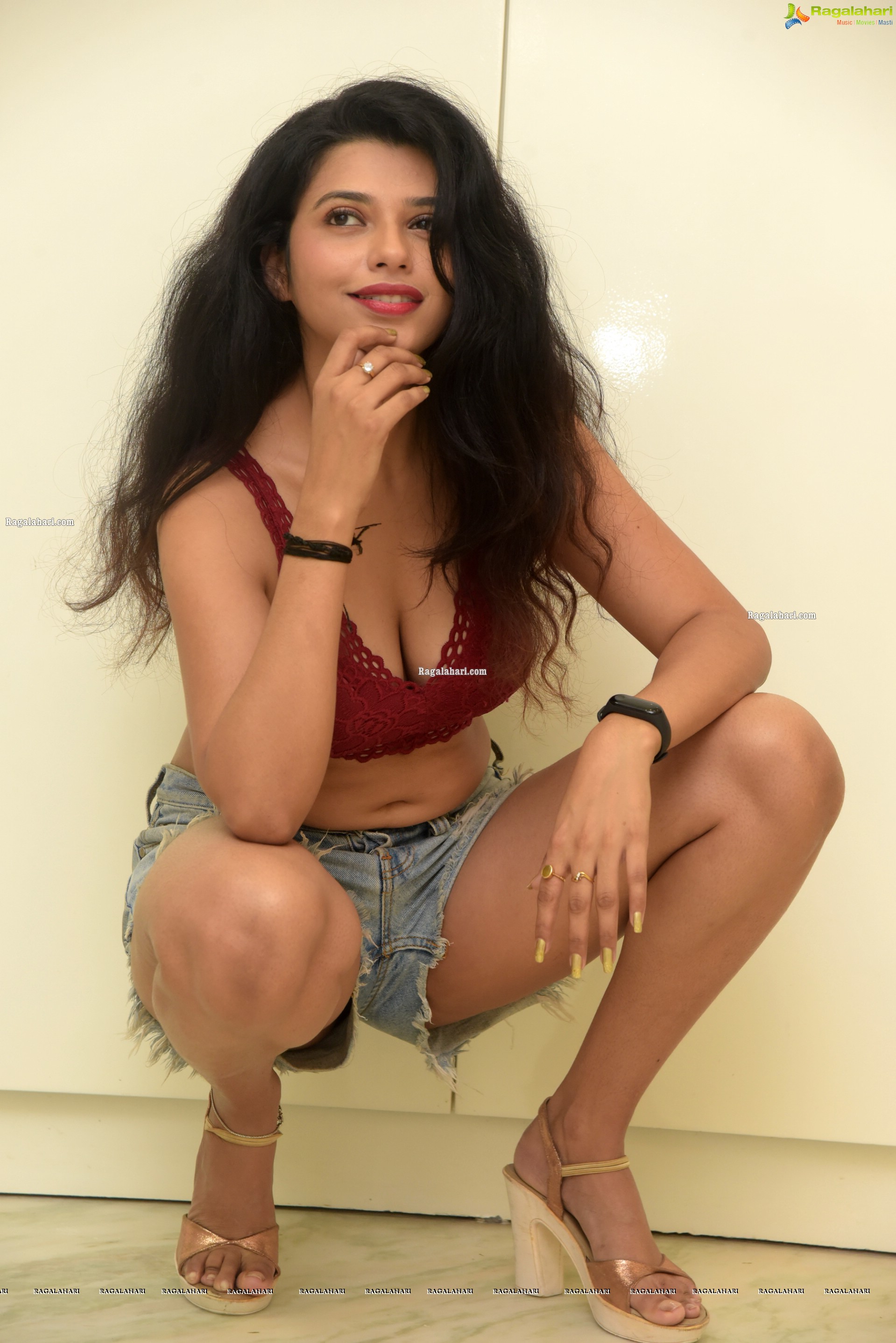 Shivanya Mehrara Hairy Armpit