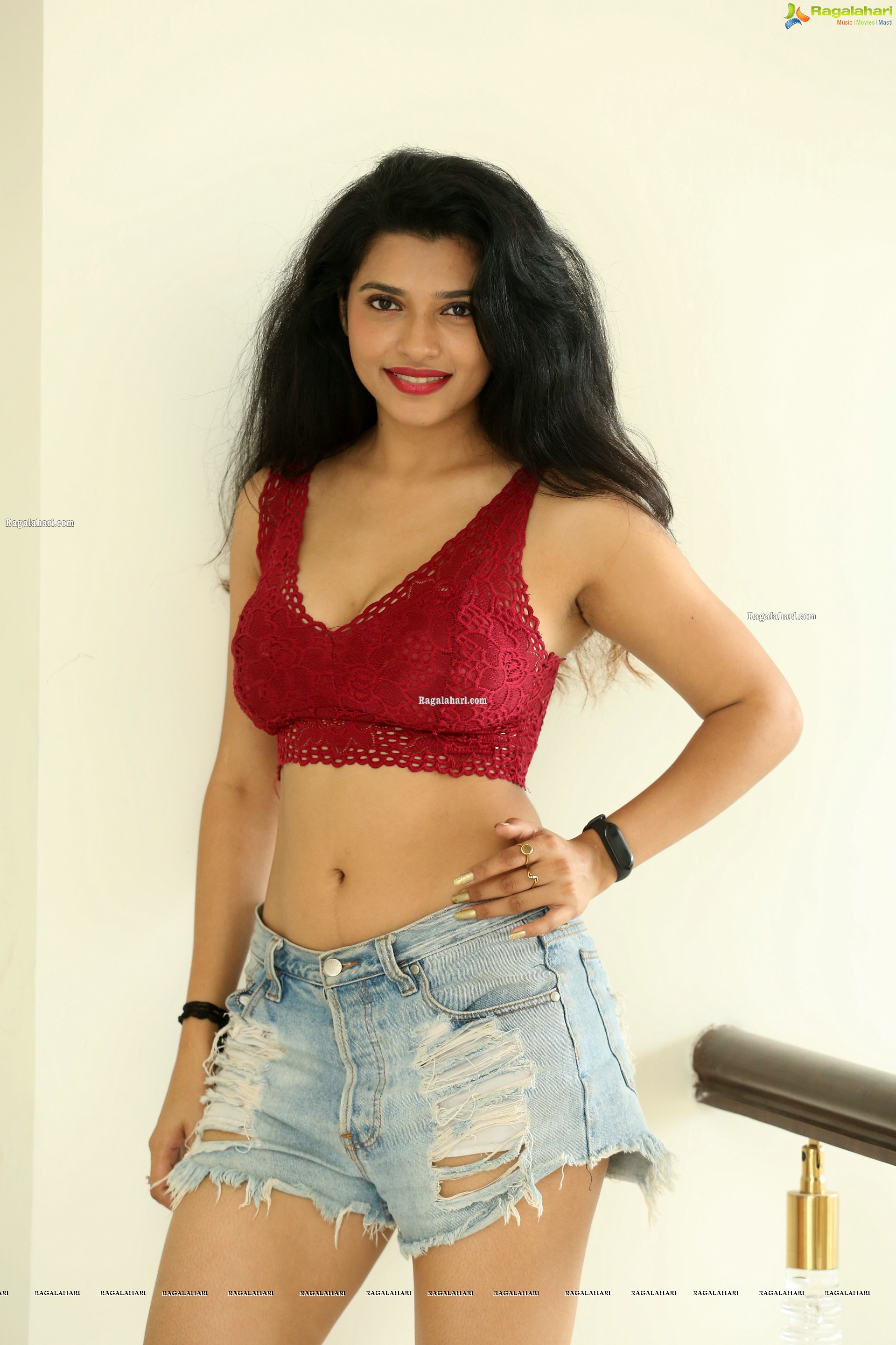 Shivanya Mehrara at Poison Movie Opening, HD Photo Gallery