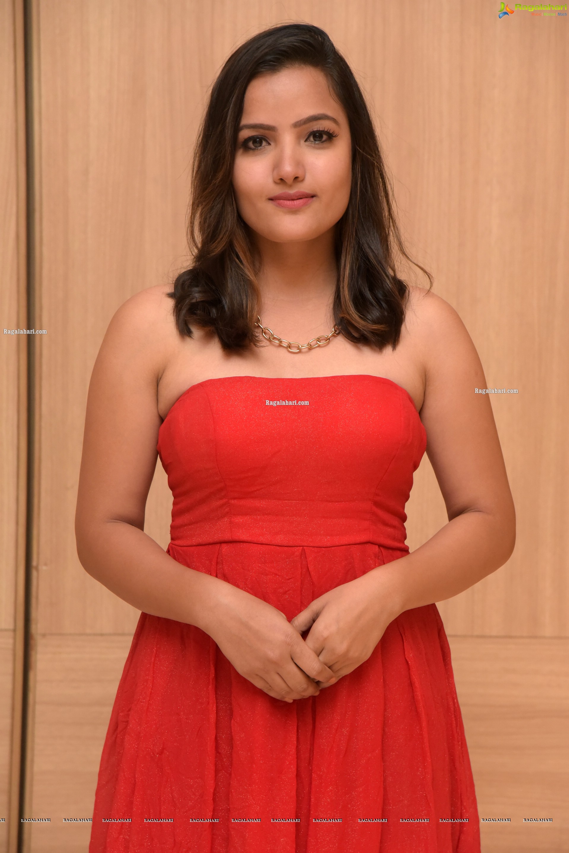 Siri Hanmanth Latest Photoshoot Images, HD Gallery