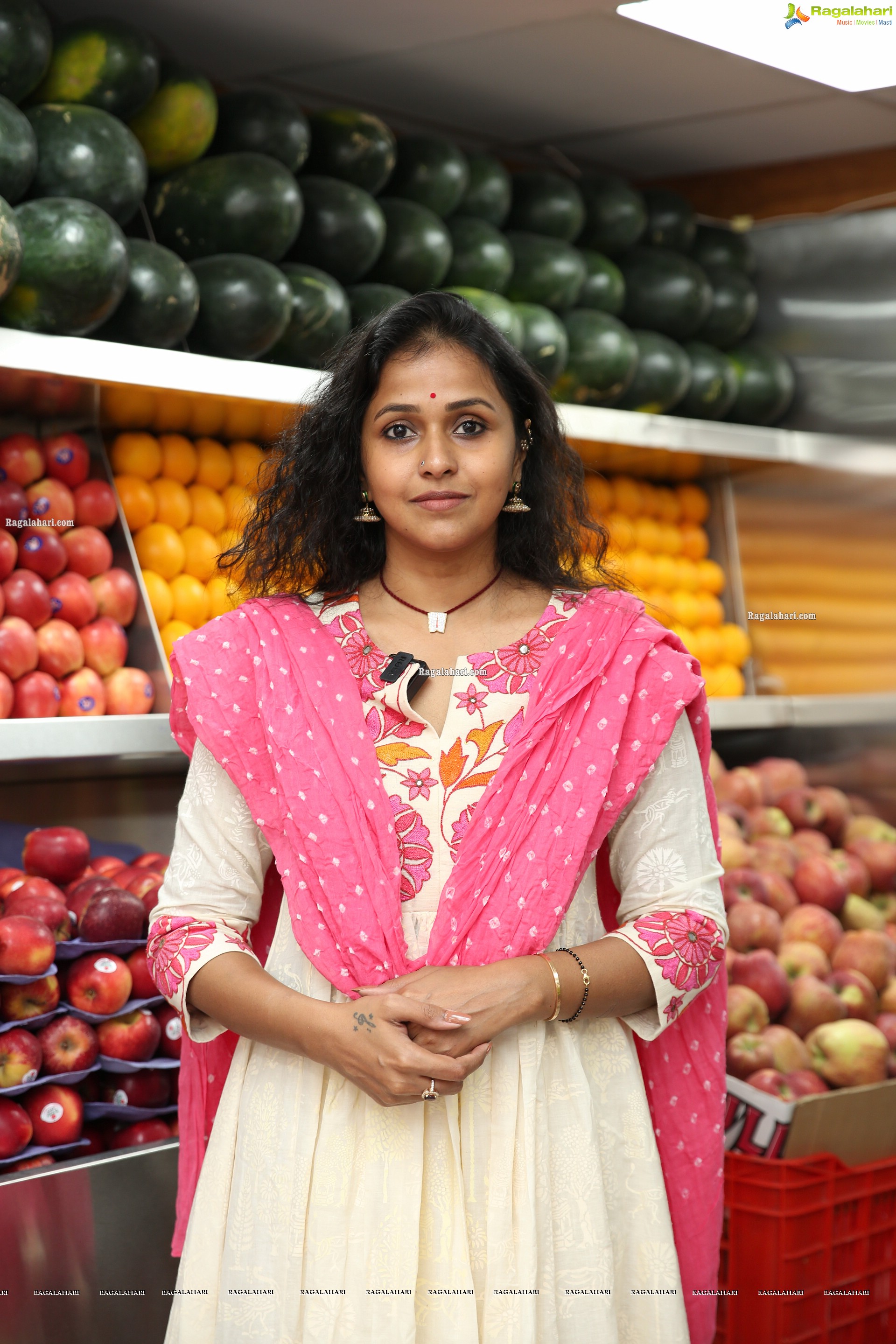 Smita at Pure O Natural outlet Opening, HD Gallery