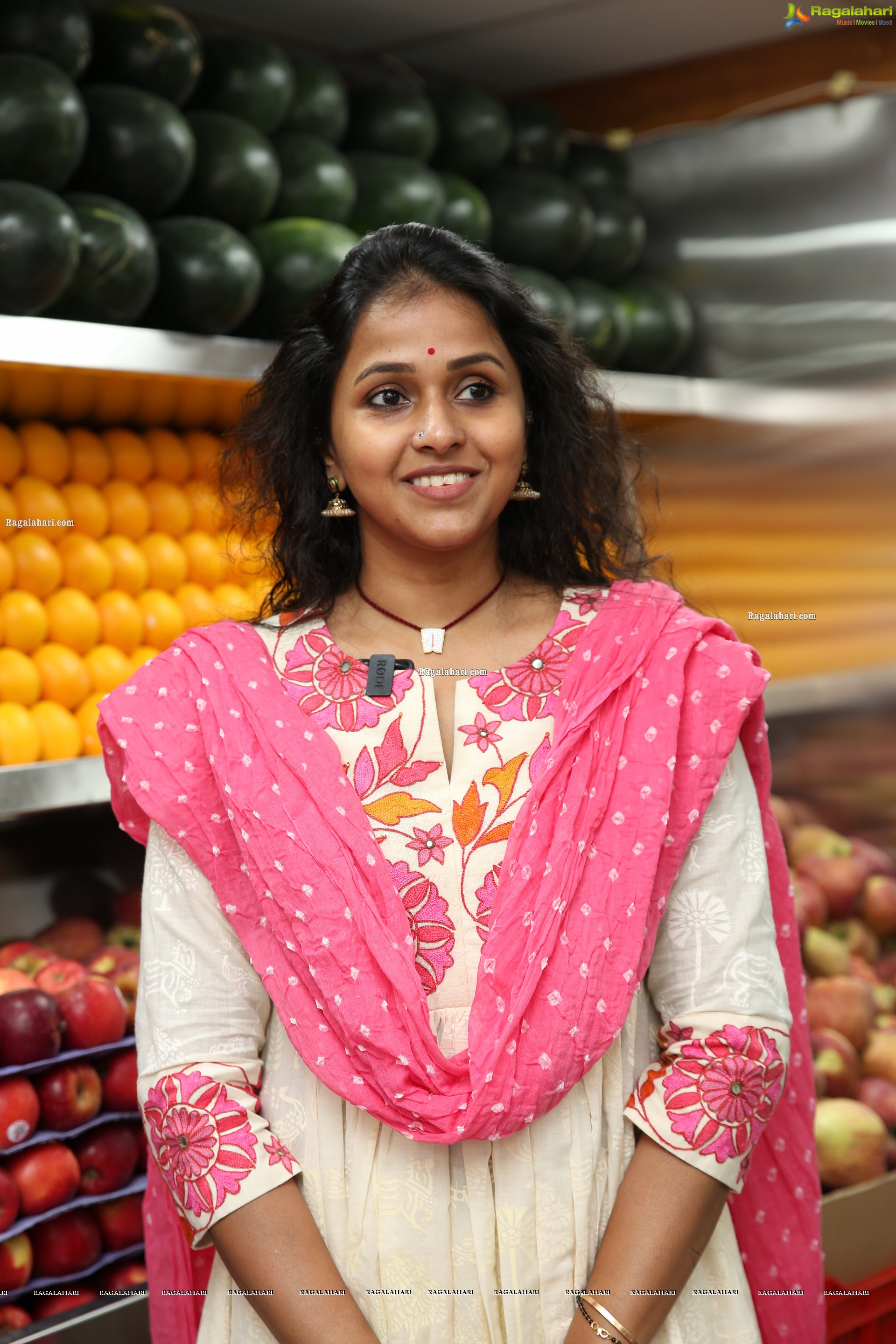 Smita at Pure O Natural outlet Opening, HD Gallery