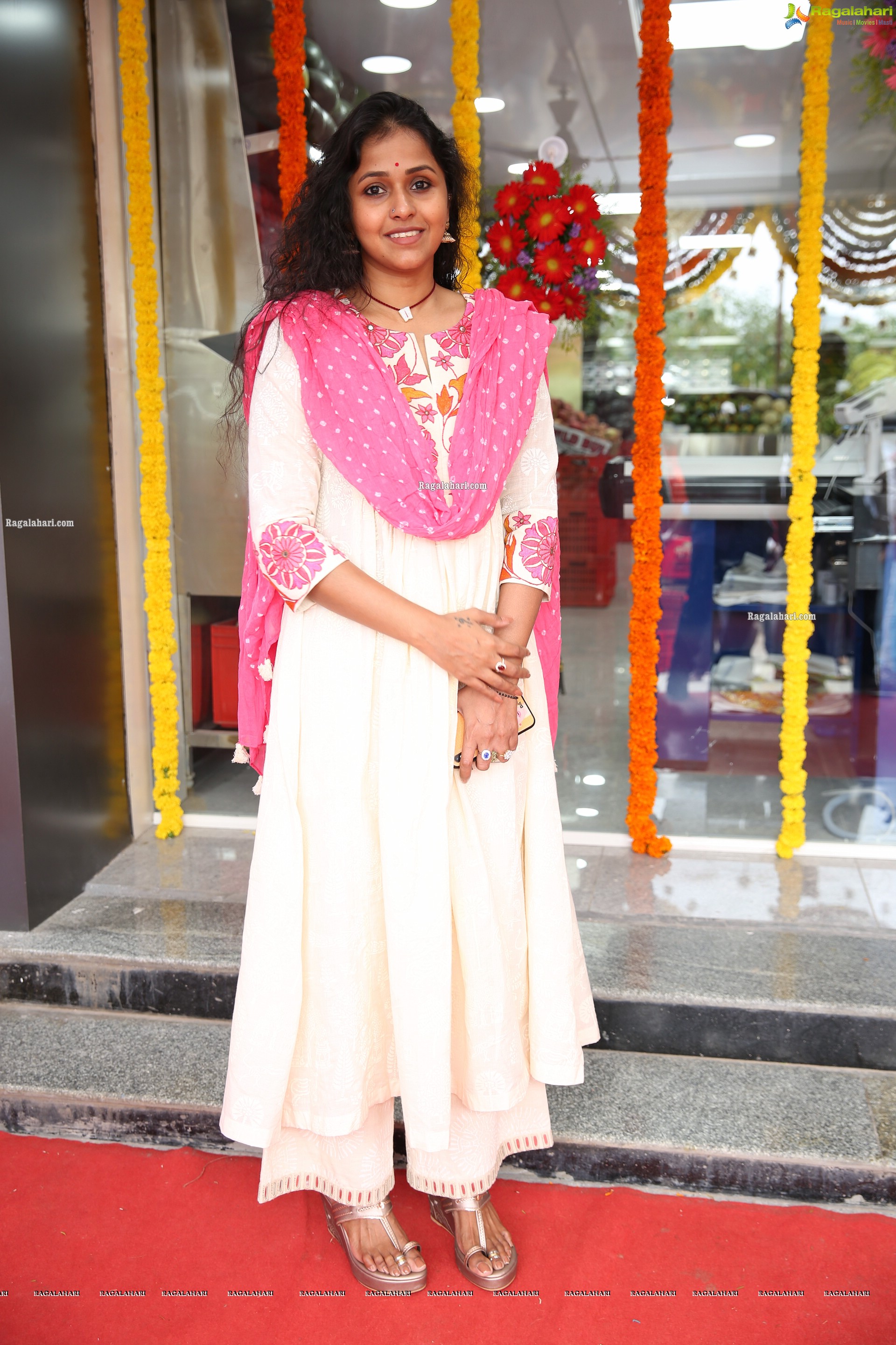 Smita at Pure O Natural outlet Opening, HD Gallery