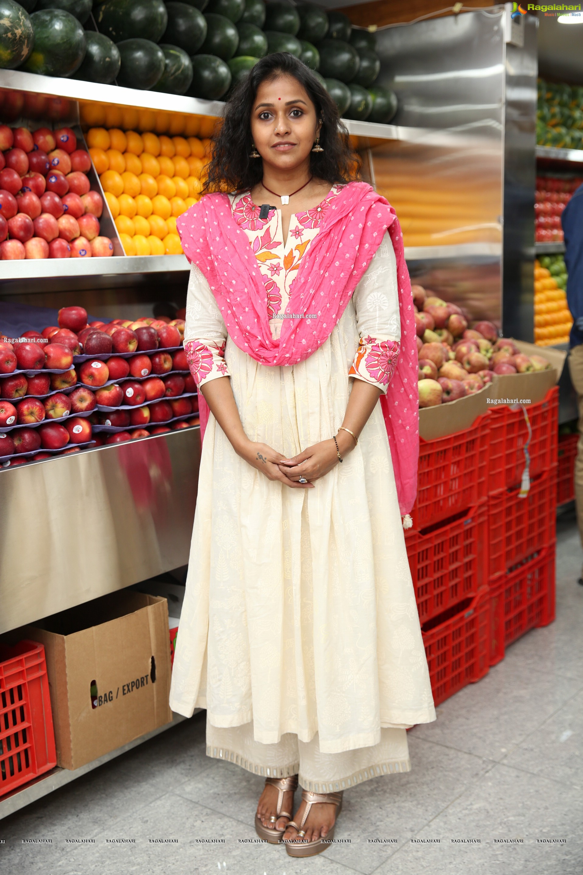 Smita at Pure O Natural outlet Opening, HD Gallery