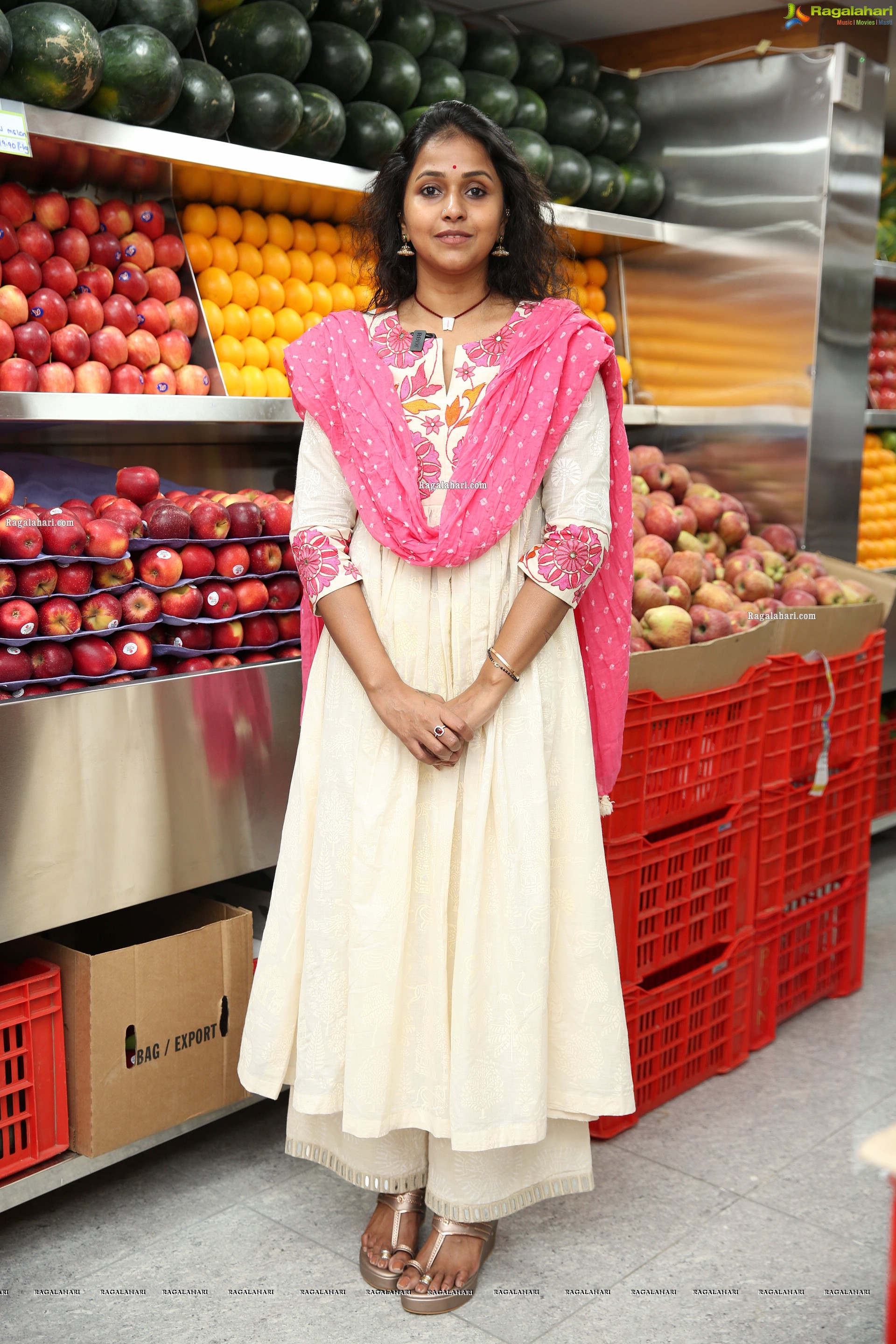 Smita at Pure O Natural outlet Opening, HD Gallery