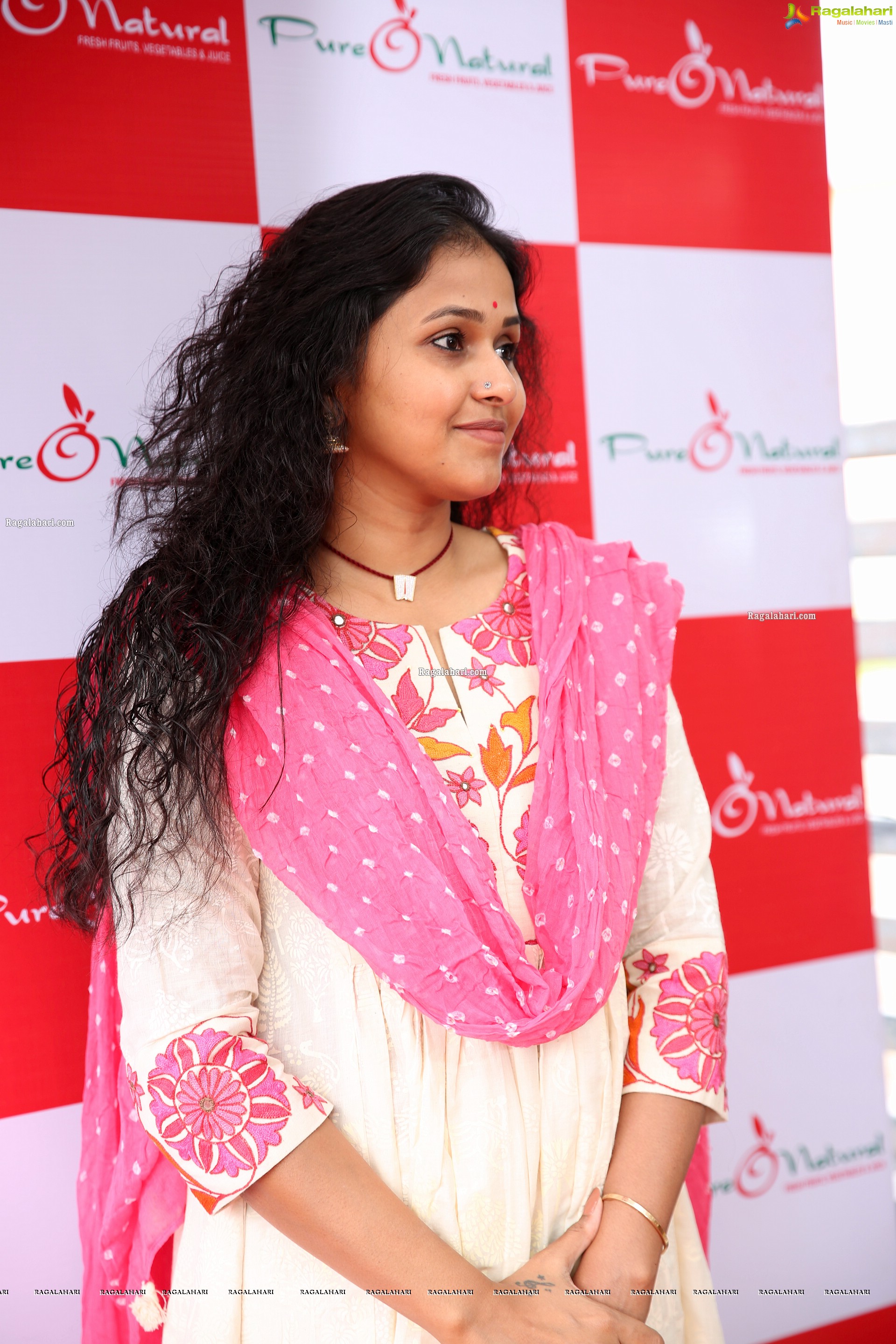 Smita at Pure O Natural outlet Opening, HD Gallery