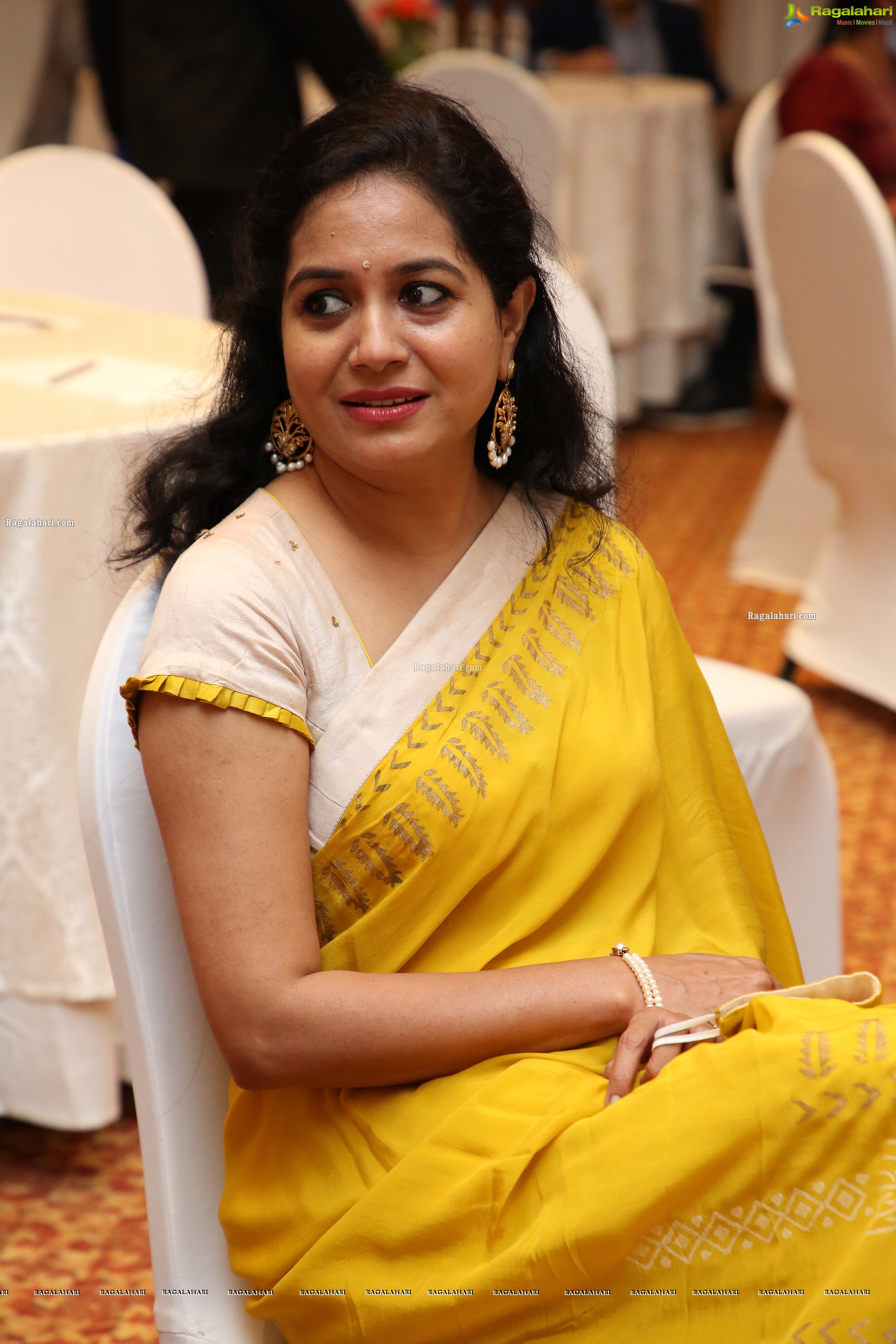 Sunitha at Kakatiya Fabrics 19 Teen Launch, HD Photo Gallery