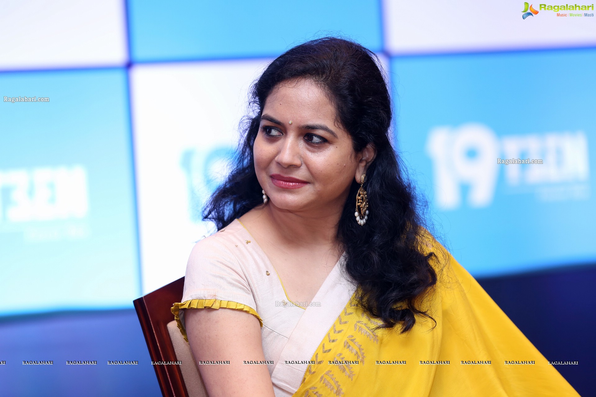 Sunitha at Kakatiya Fabrics 19 Teen Launch, HD Photo Gallery