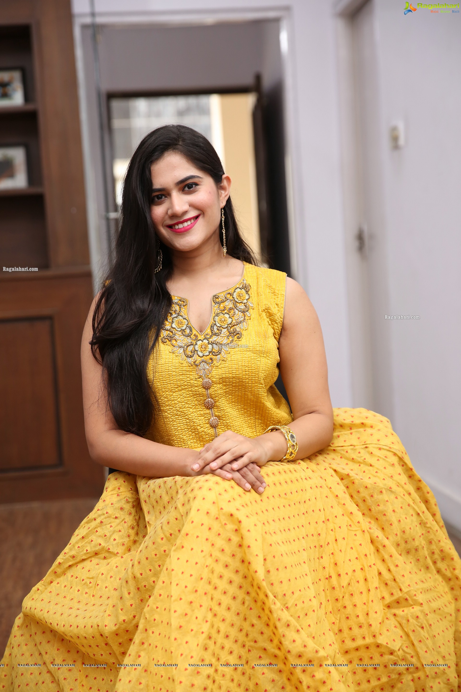 Tara Chowdary at Sutraa Select Grand Curtain Raiser, HD Photo Gallery