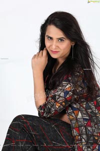 Preyasi Jiggar in Black Printed Crop Top With Palazzo