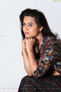 Preyasi Jiggar in Black Printed Crop Top With Palazzo