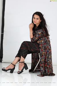 Preyasi Jiggar in Black Printed Crop Top With Palazzo