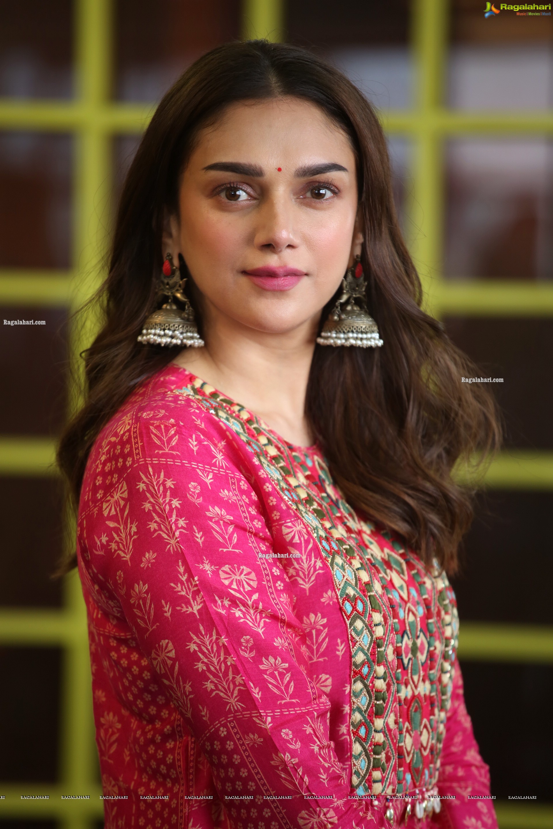 Aditi Rao Hydari at Maha Samudram Movie Interview, HD Photo Gallery