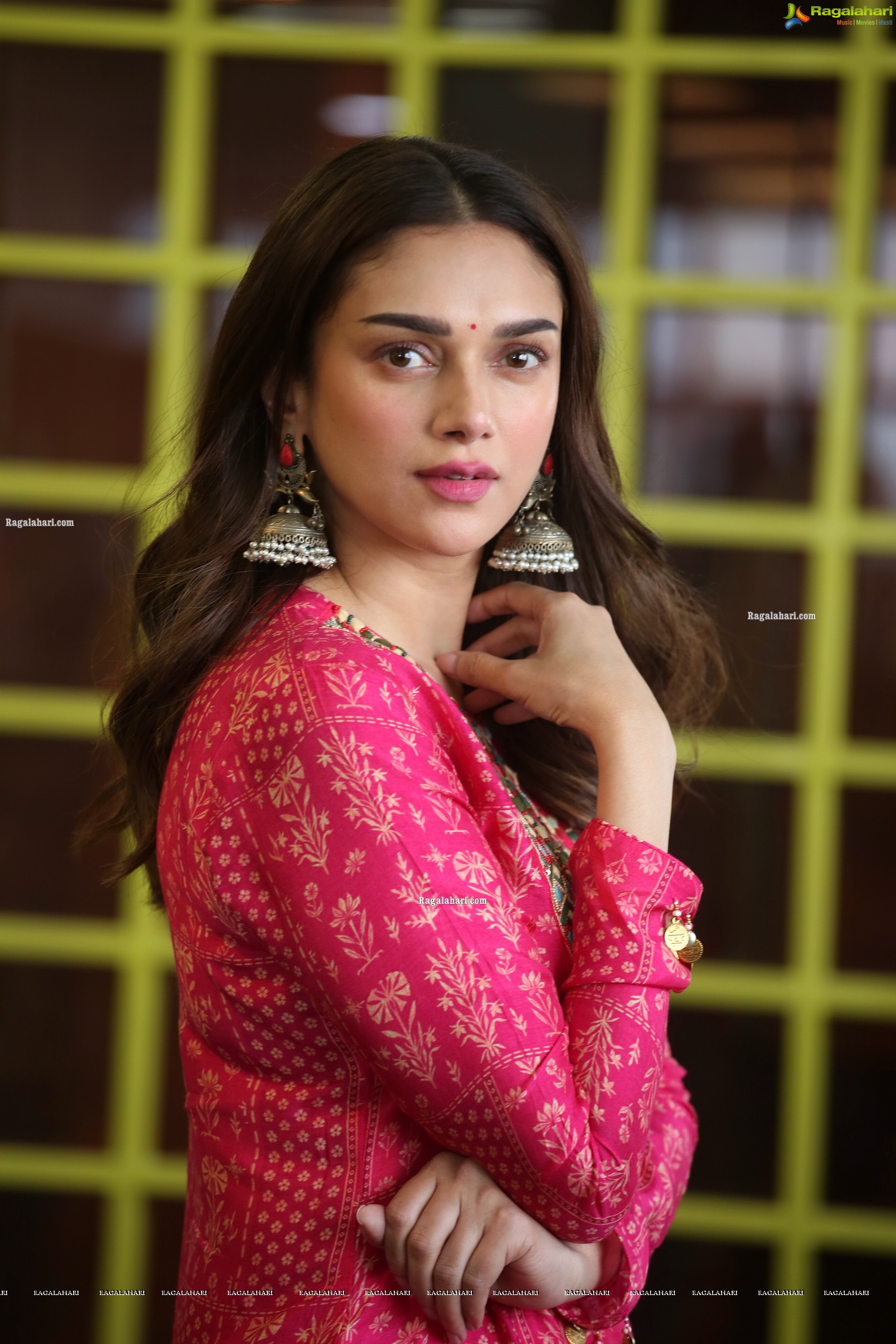 Aditi Rao Hydari at Maha Samudram Movie Interview, HD Photo Gallery