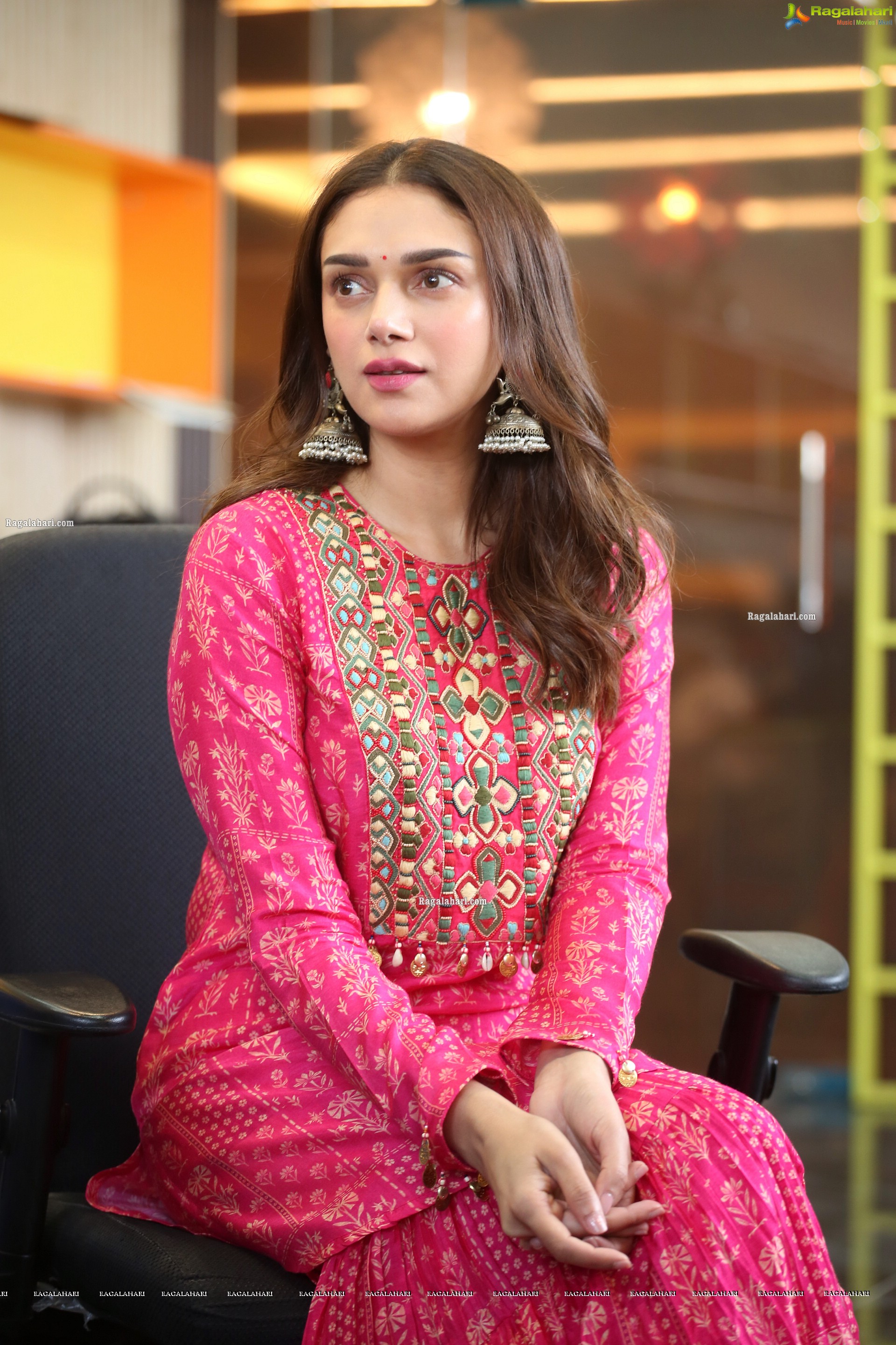 Aditi Rao Hydari at Maha Samudram Movie Interview, HD Photo Gallery