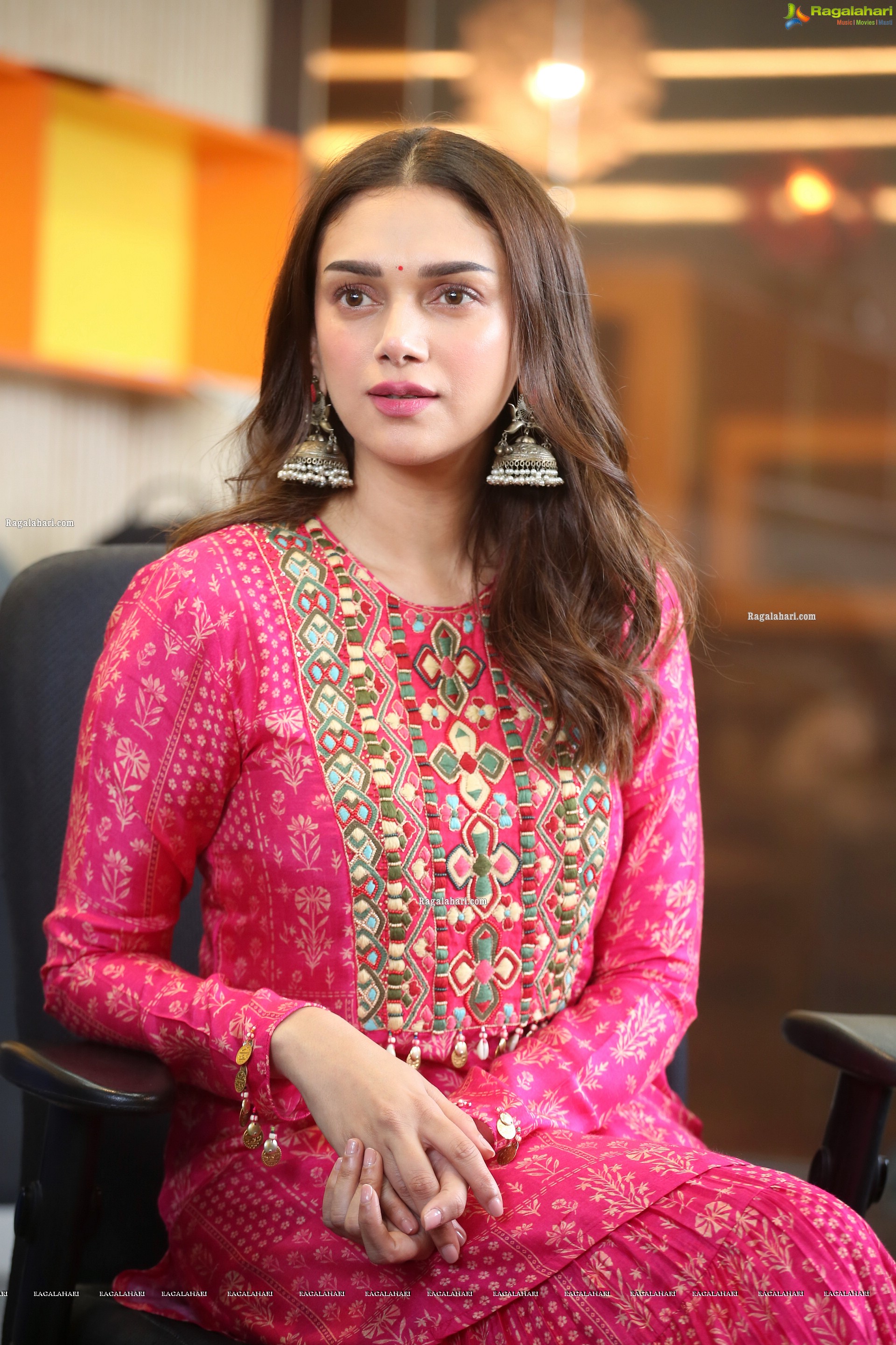 Aditi Rao Hydari at Maha Samudram Movie Interview, HD Photo Gallery