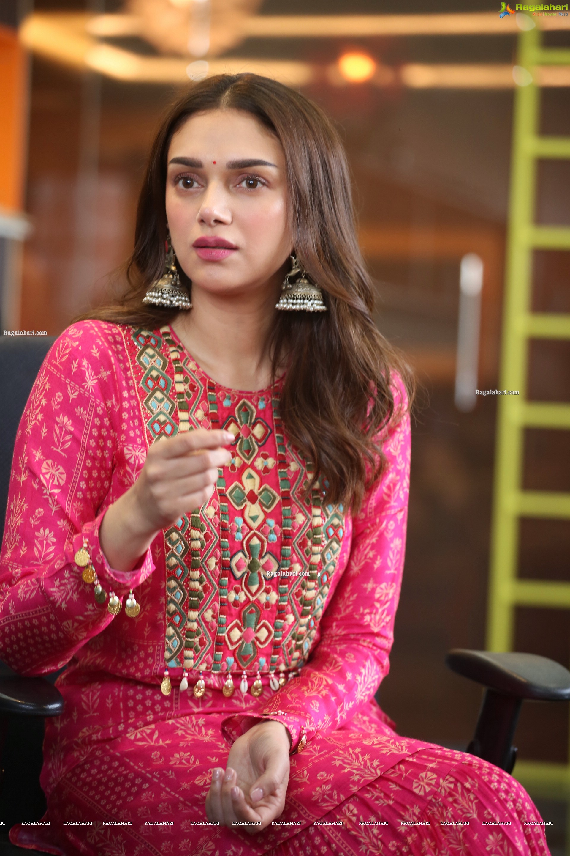 Aditi Rao Hydari at Maha Samudram Movie Interview, HD Photo Gallery