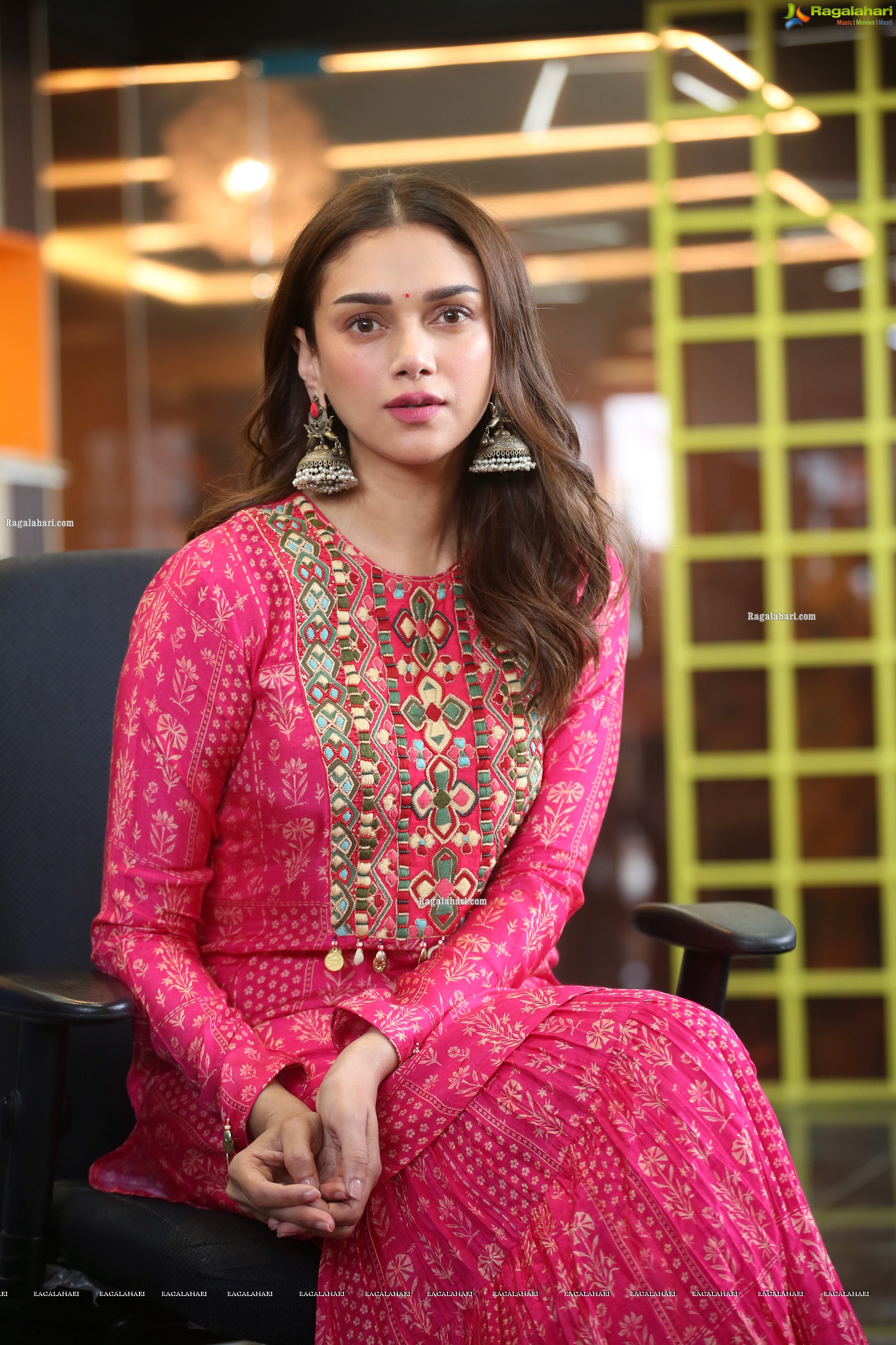 Aditi Rao Hydari at Maha Samudram Movie Interview, HD Photo Gallery