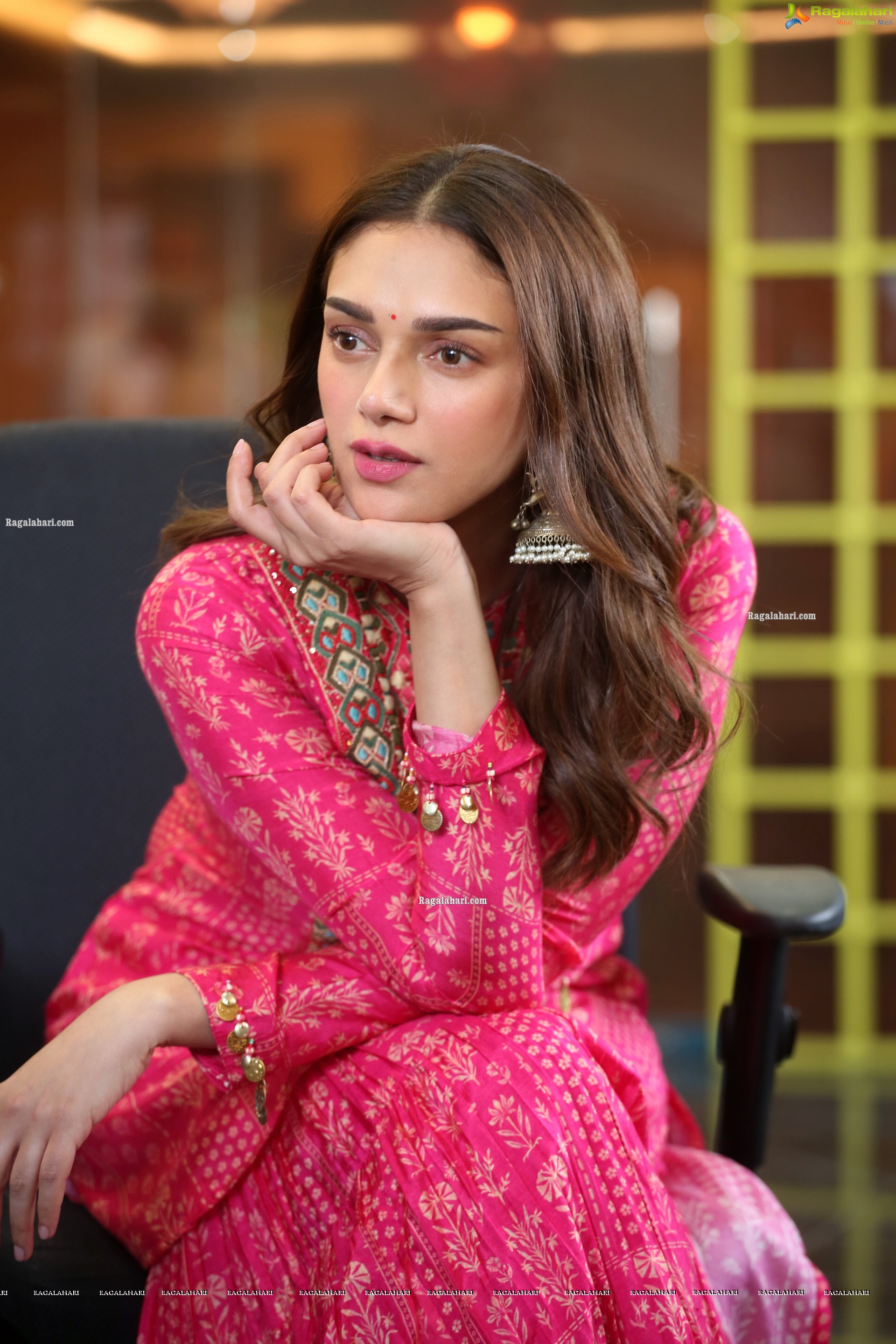 Aditi Rao Hydari at Maha Samudram Movie Interview, HD Photo Gallery