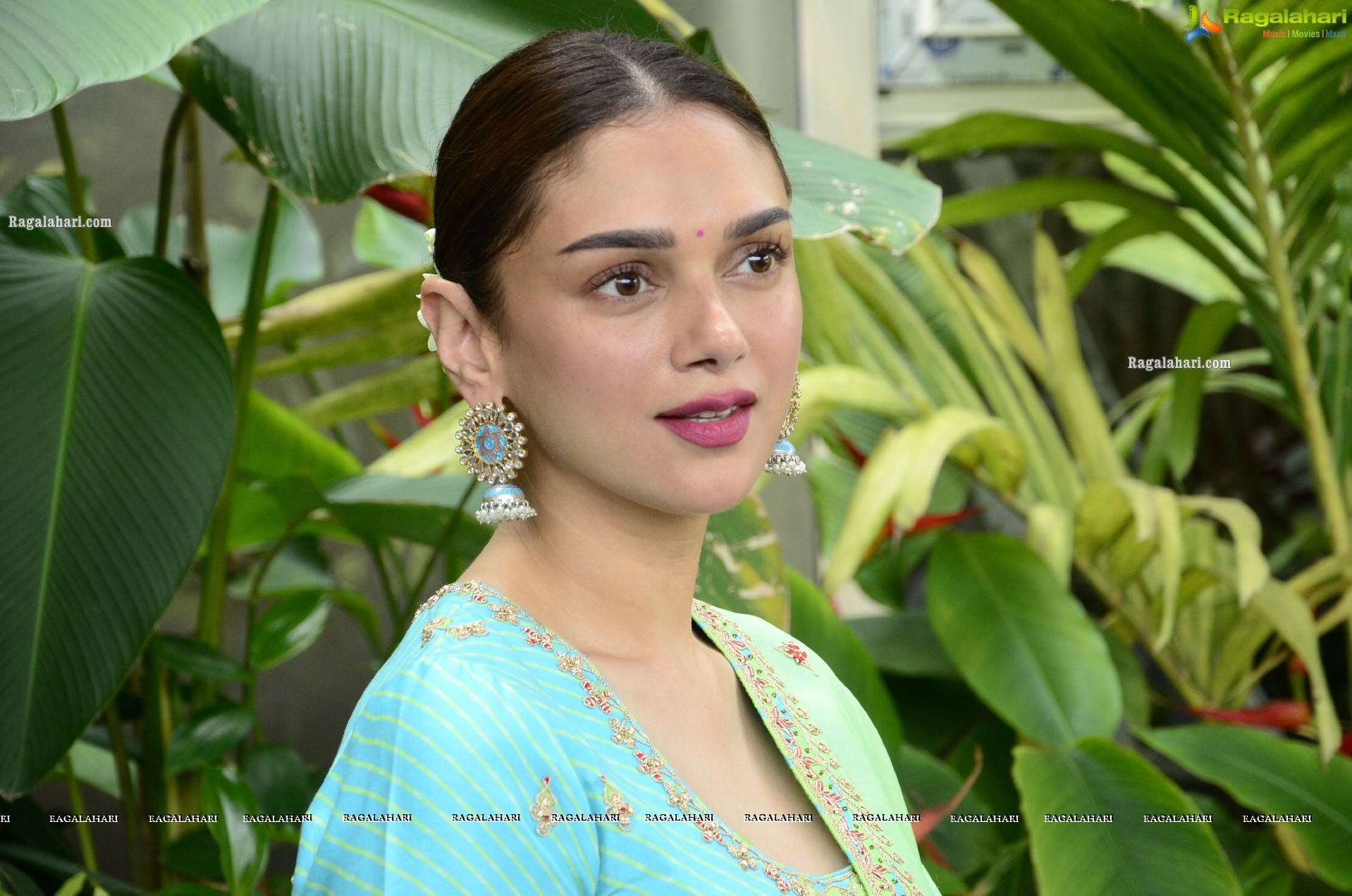 Aditi Rao Hydari Latest Stills, HD Photo Gallery