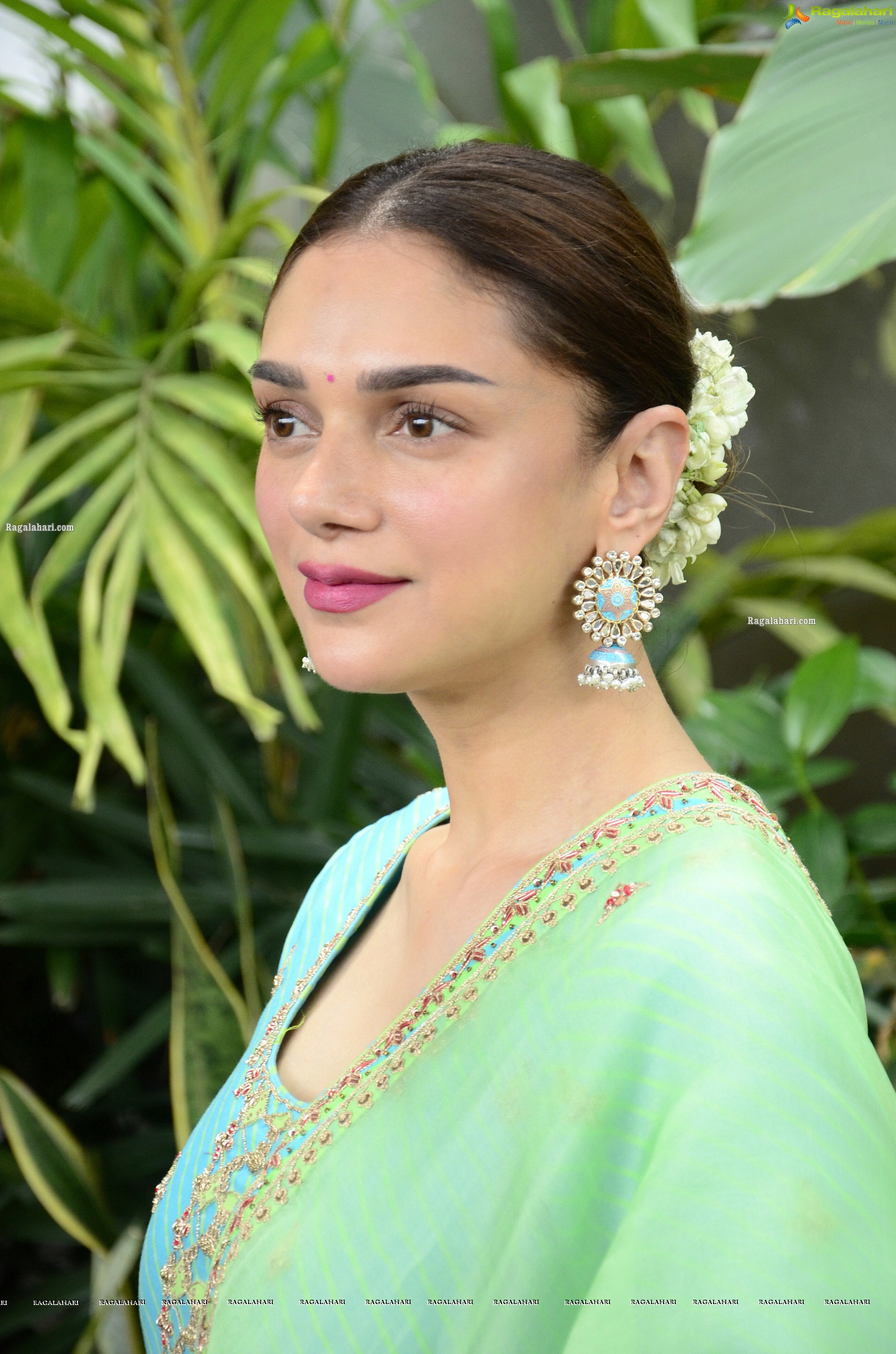 Aditi Rao Hydari Latest Stills, HD Photo Gallery