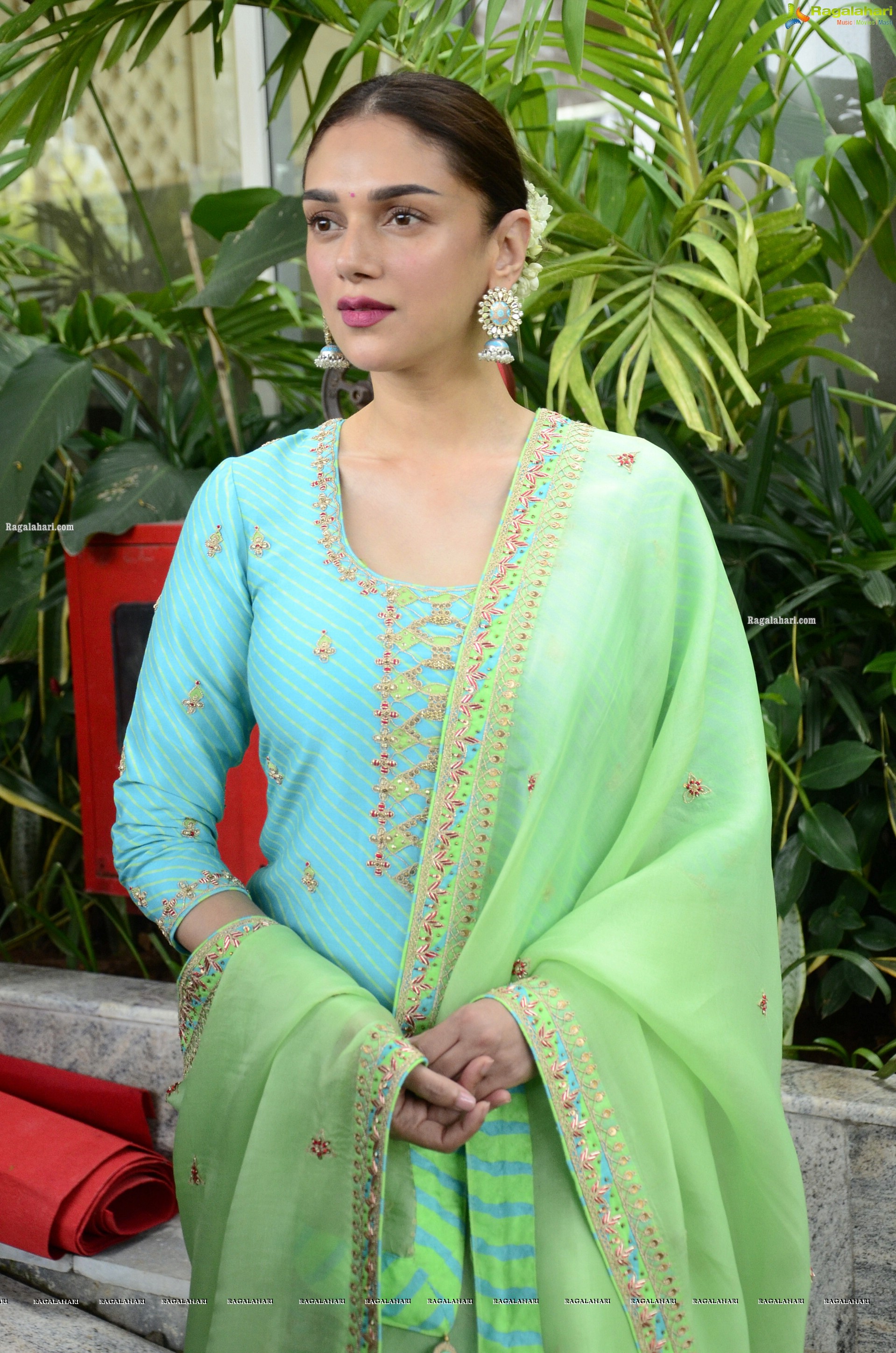 Aditi Rao Hydari Latest Stills, HD Photo Gallery