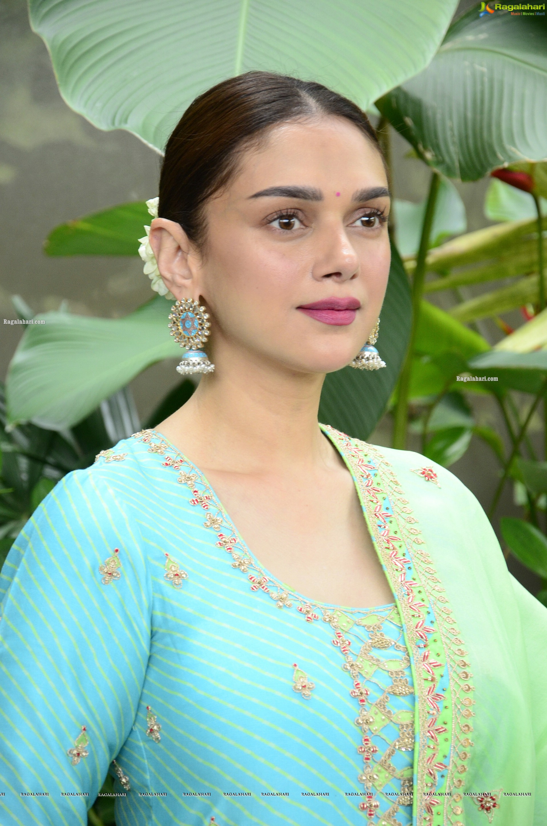 Aditi Rao Hydari Latest Stills, HD Photo Gallery