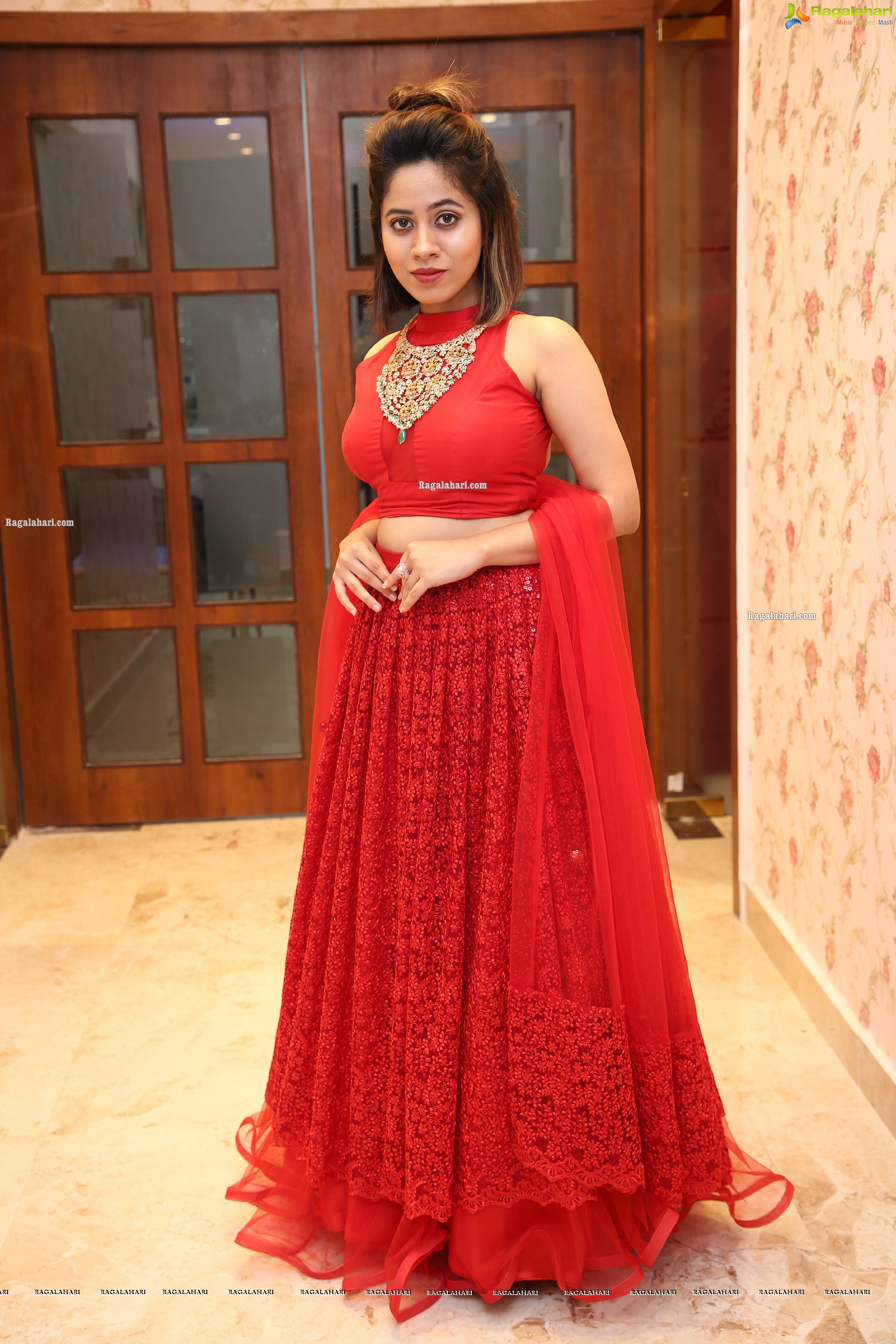 Ananya Tanu Poses With Gold Jewellery, HD Photo Gallery