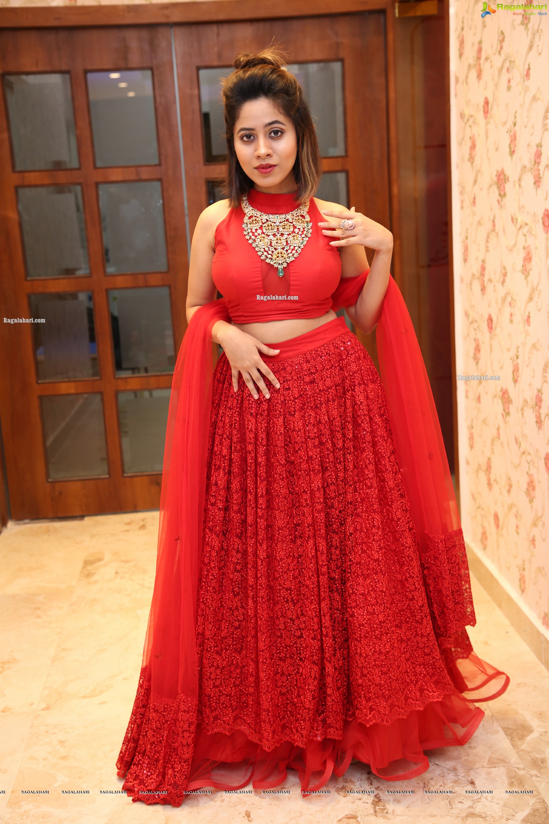 Ananya Tanu Poses With Gold Jewellery, HD Photo Gallery