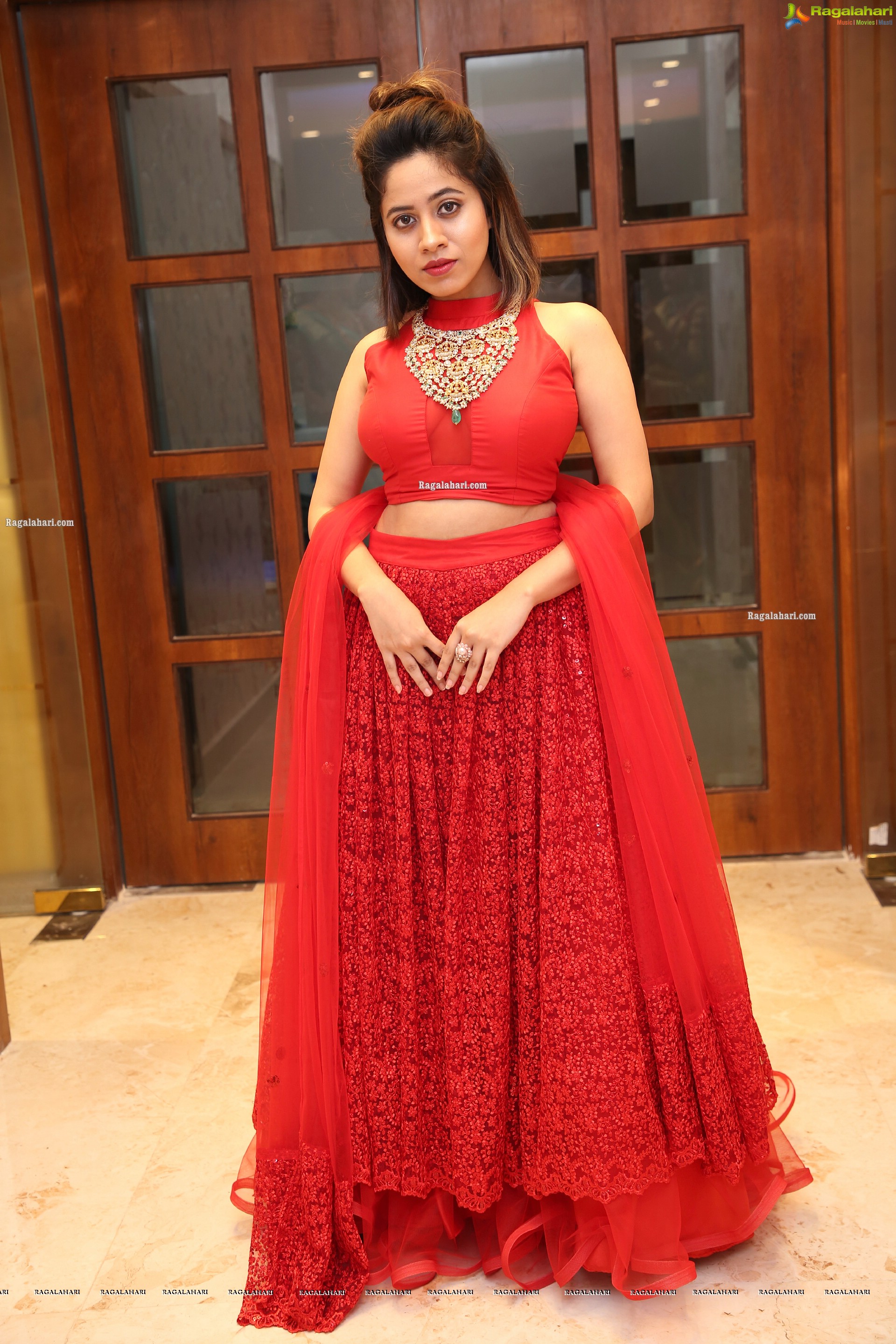Ananya Tanu Poses With Gold Jewellery, HD Photo Gallery